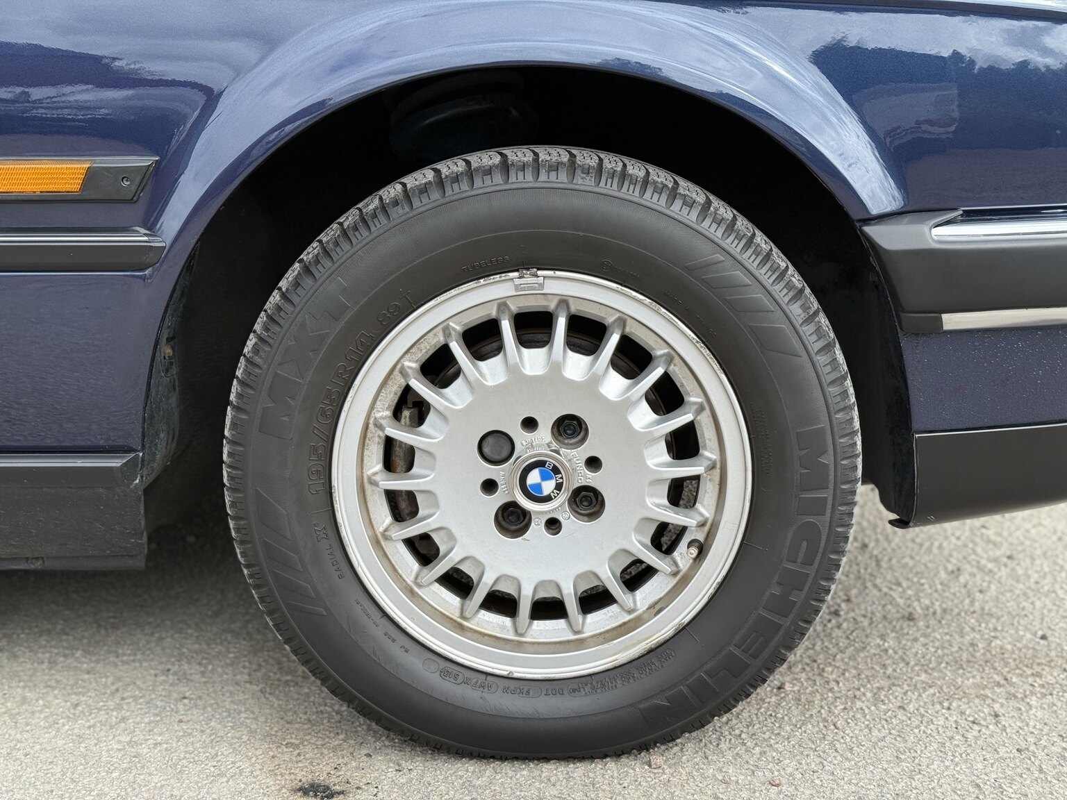 Exterior image of 1987 BMW 325i Convertible