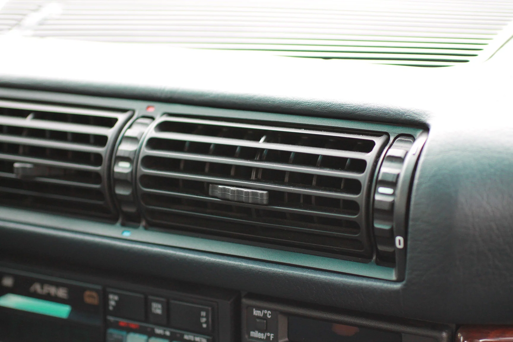 Innenraumfoto von 1989 BMW 750iL (50)