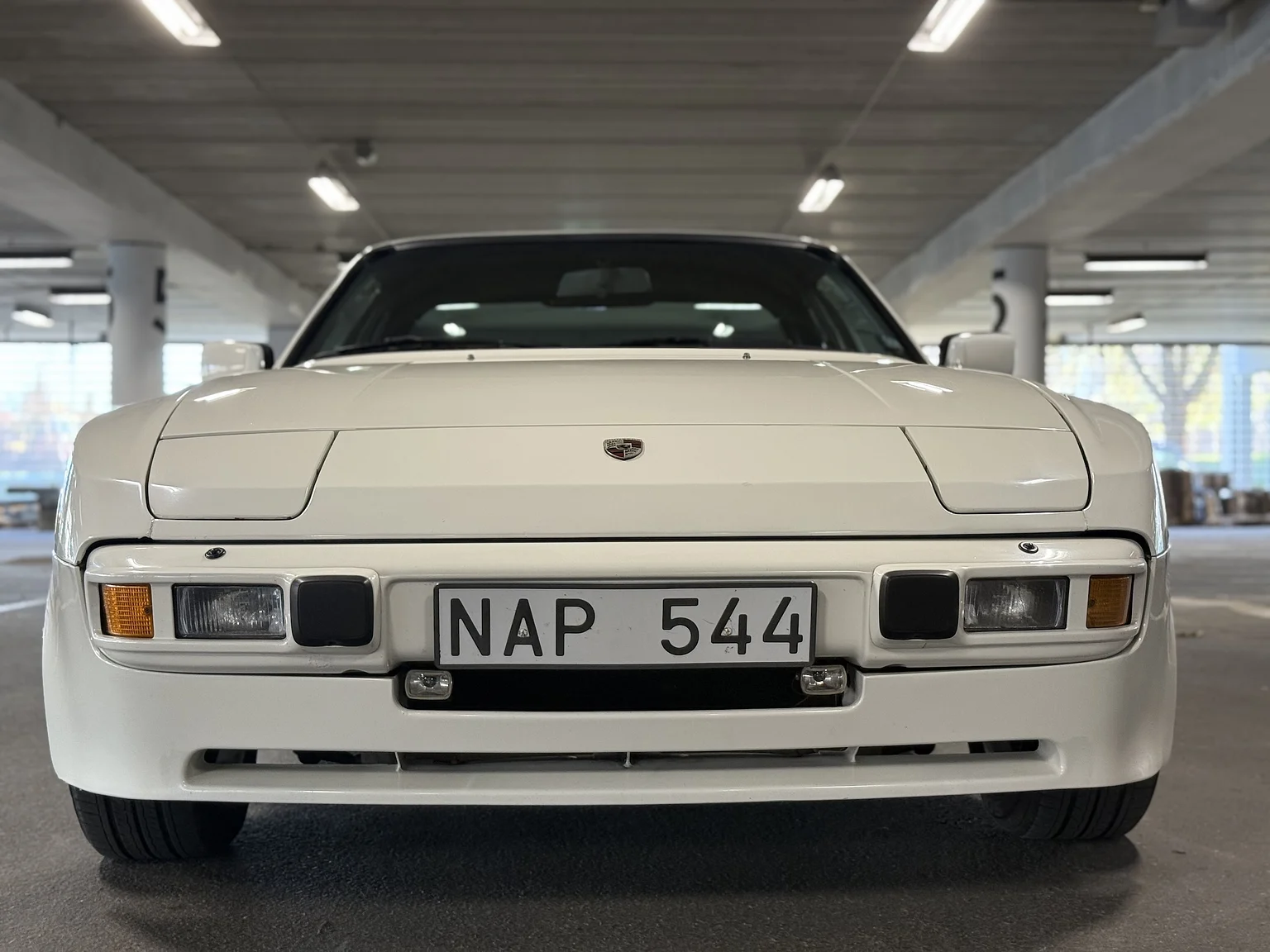Exteriörbild på 1984 PORSCHE 944 Targa (30)