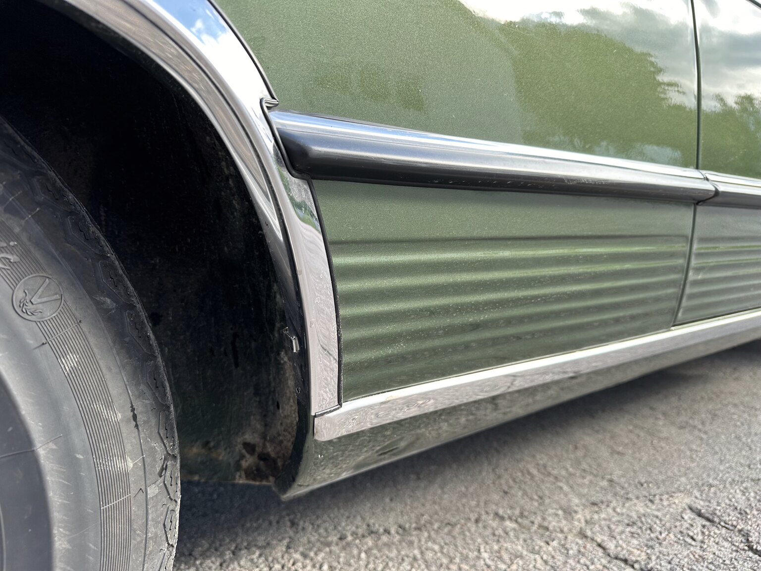 Exterior image of 1974 Mercedes Benz 450 SLC