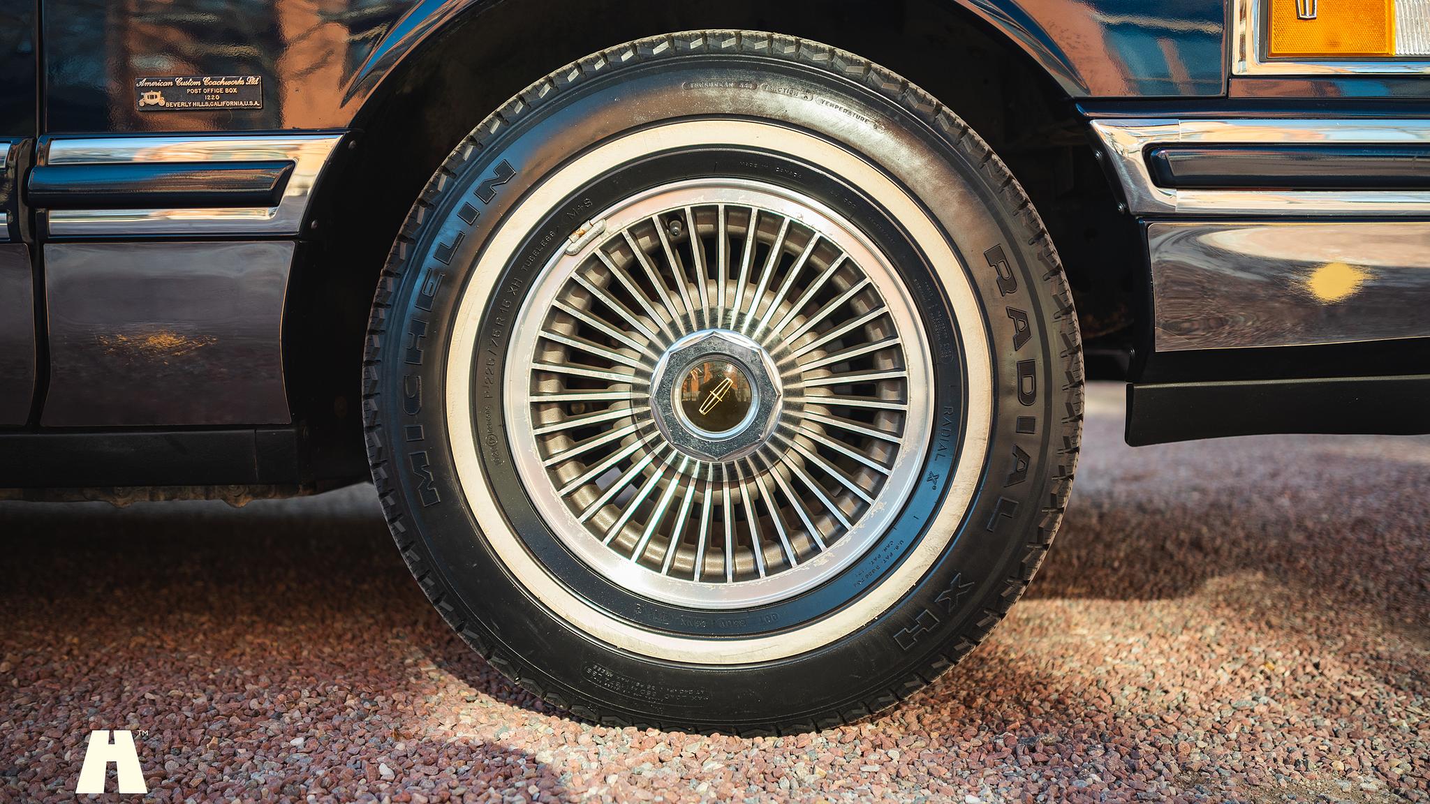Exterior image of 1992 Lincoln Town Car Limousine 
