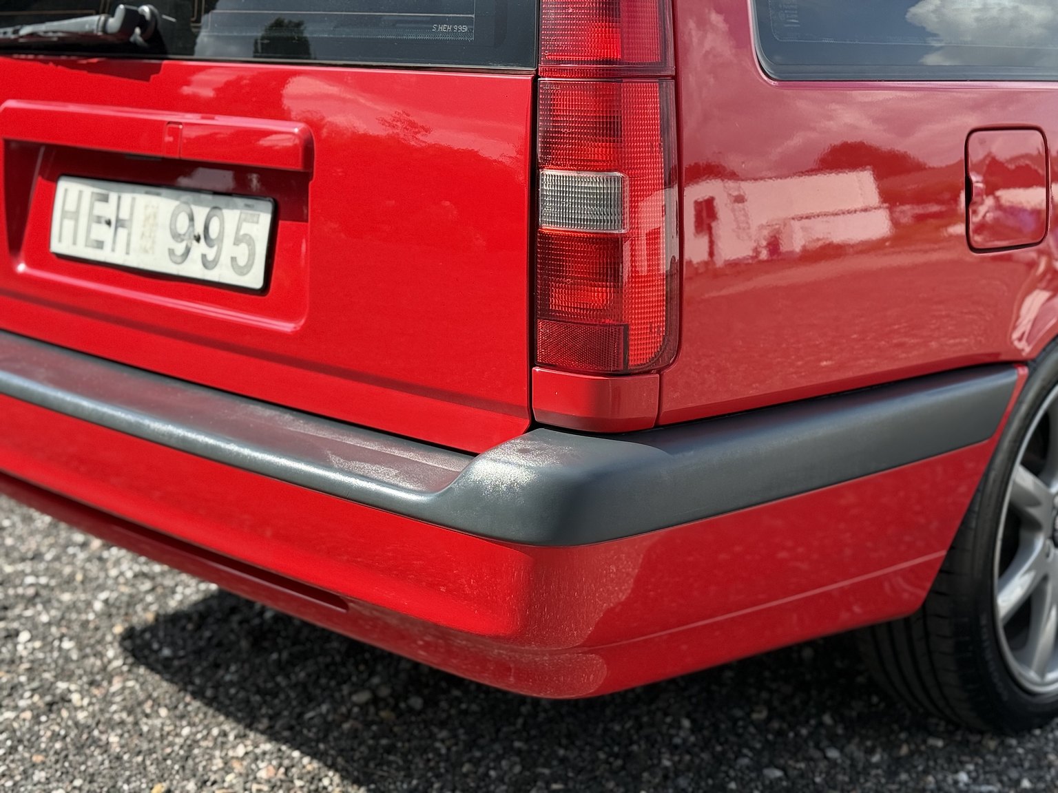 Exterior image of 1996 Volvo 850 R "T-Röd"