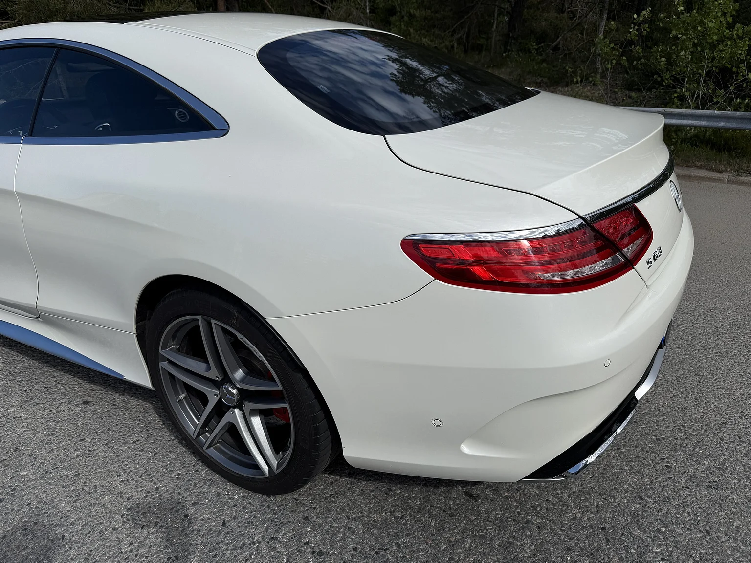 Exteriörbild på 2016 Mercedes-Benz S 63 AMG 4MATIC (41)
