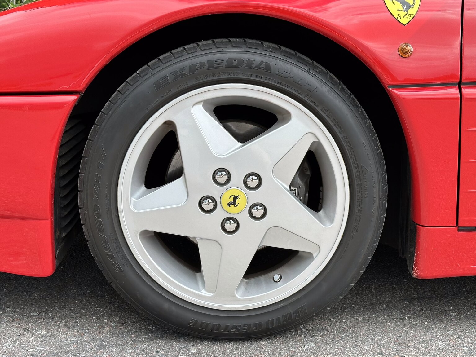 Exteriörbild på 1990 Ferrari 348 (18)