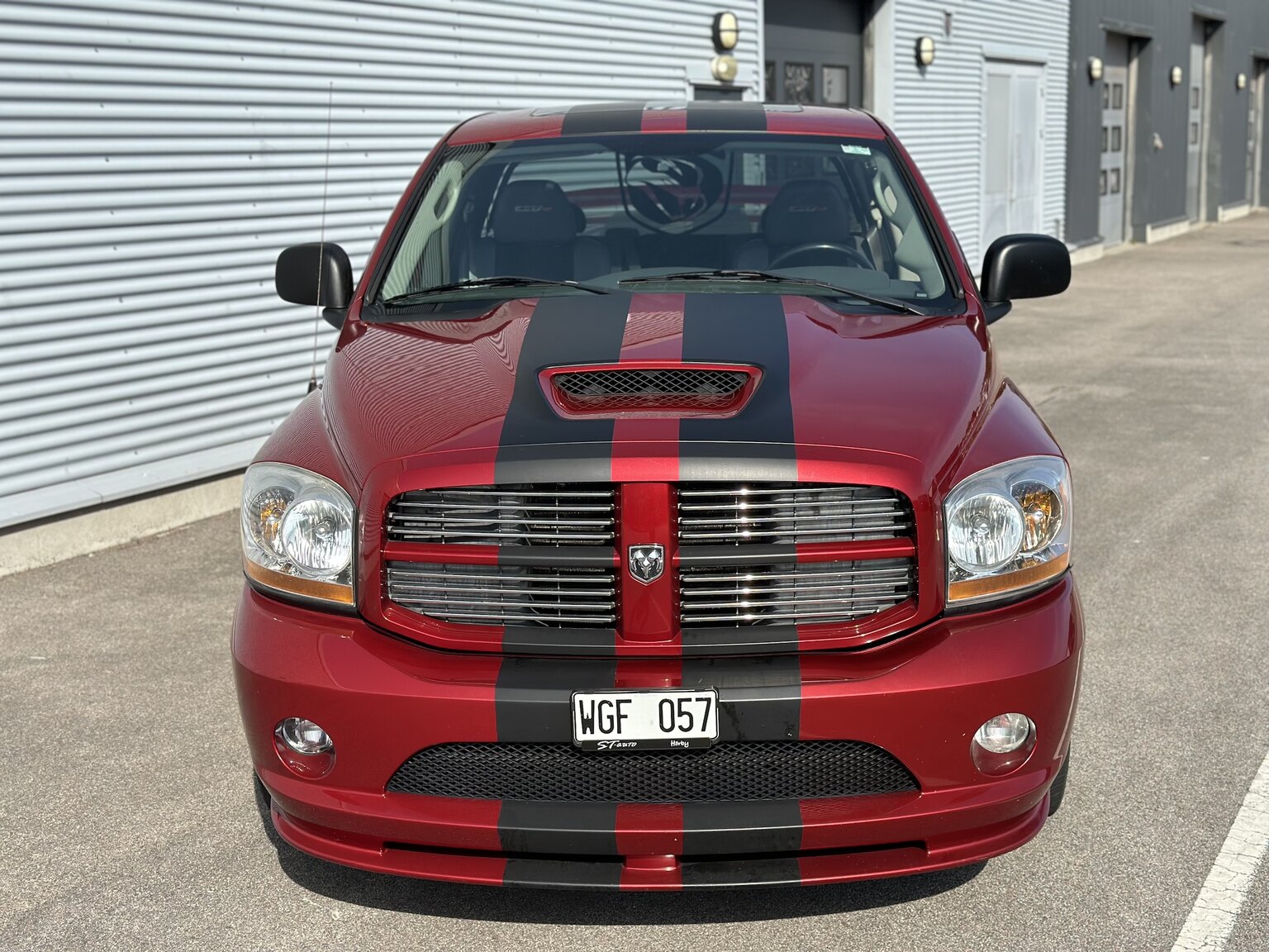 Exteriörbild på 2006 Dodge Ram SRT10