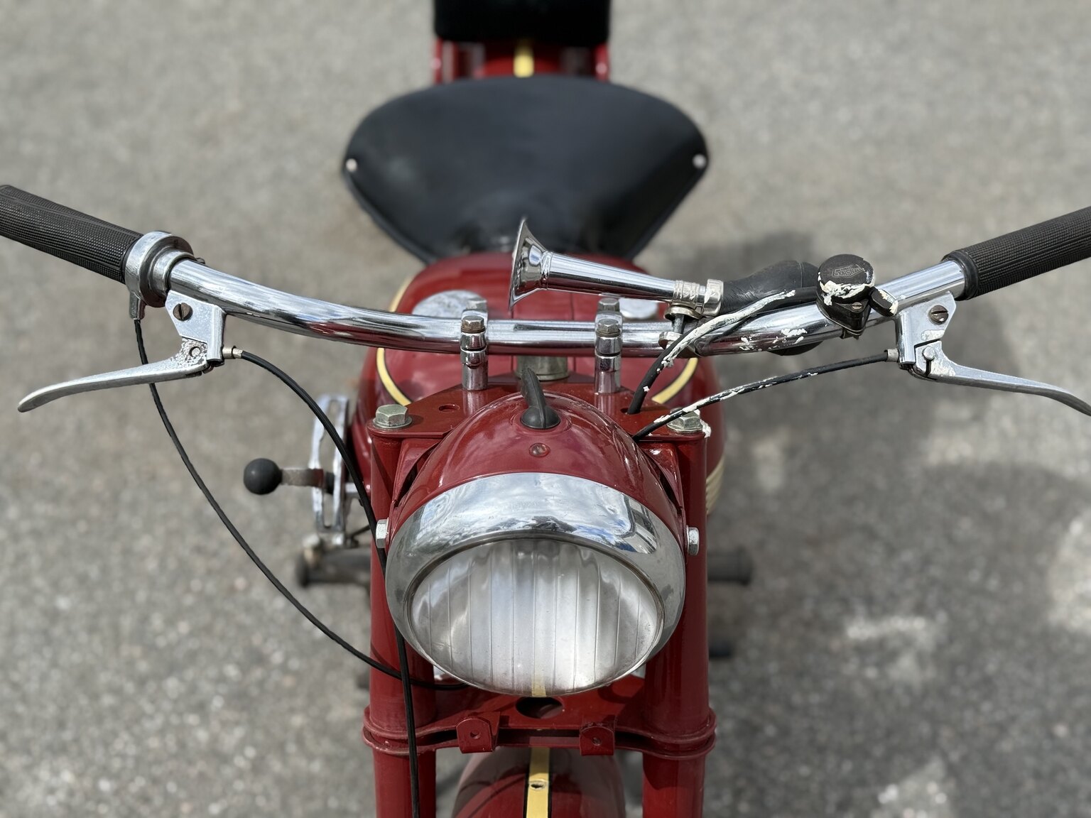 Exterior image of 1953 Huskvarna Modell 30