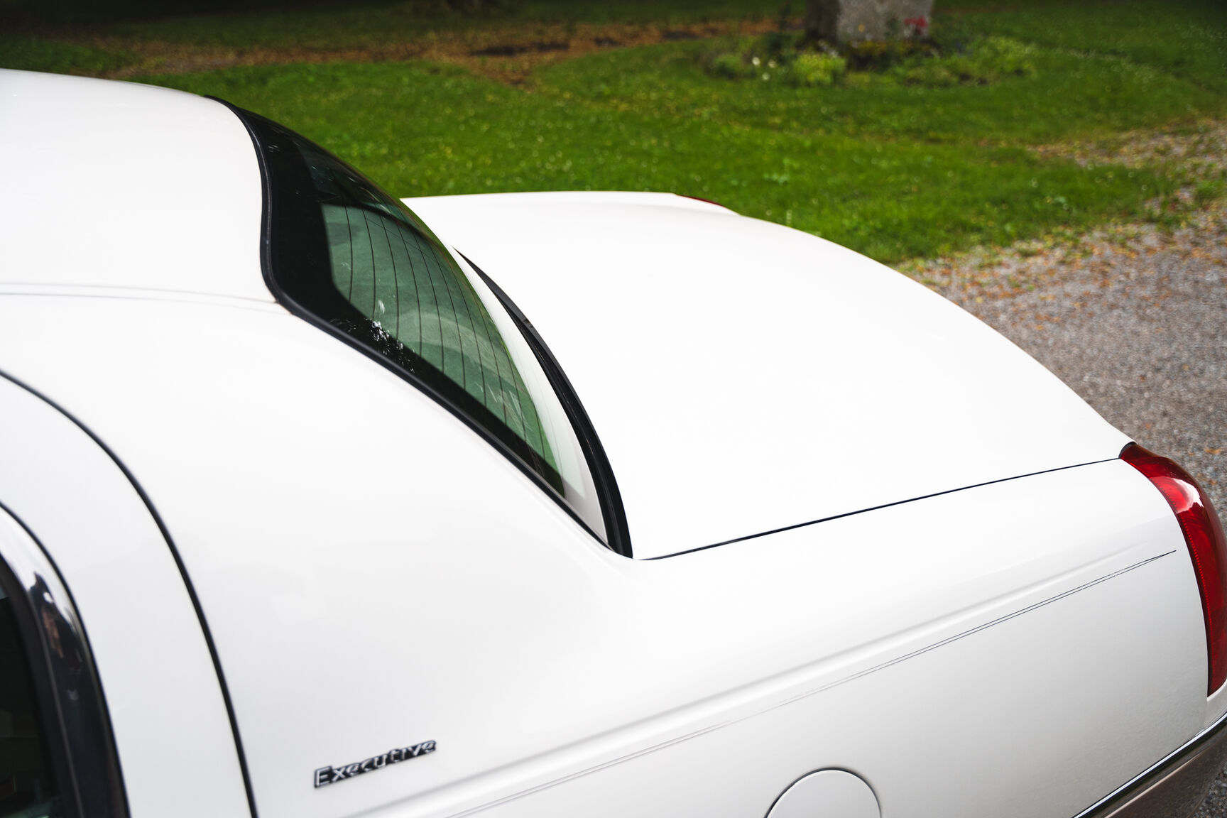 Exterior image of 2003 Lincoln Town Car