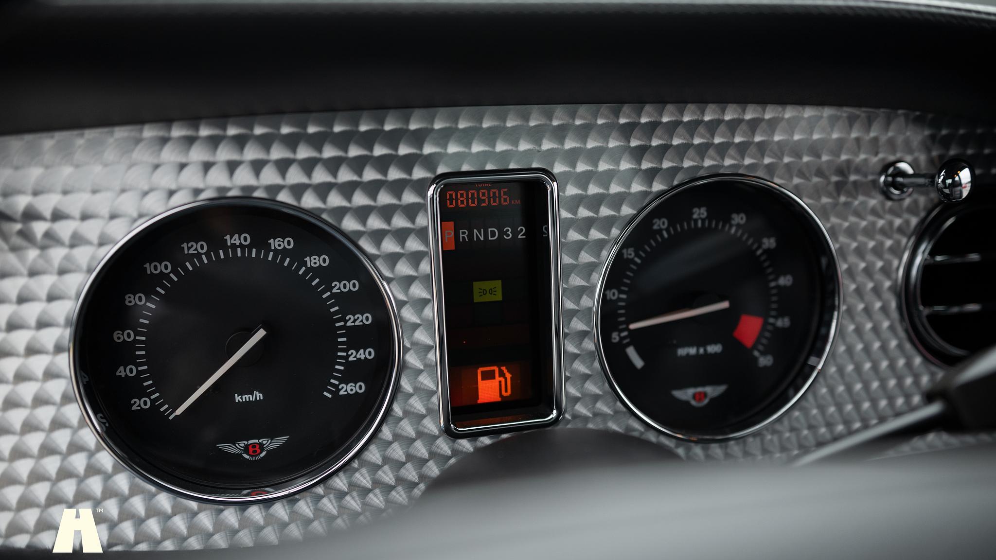 Interior image of 1997 Bentley Continental T (27)