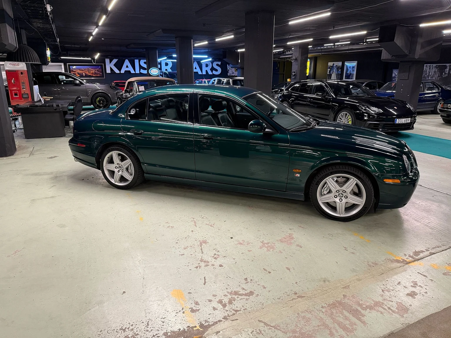 Exteriörbild på 2003 Jaguar S-type R (5)