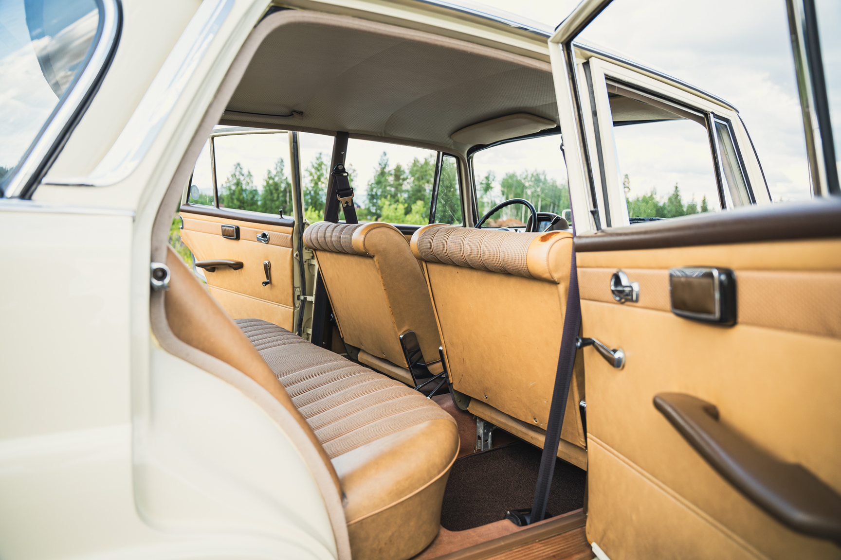 Innenraumfoto von 1966 Mercedes-Benz 200 D "Heckflosse"