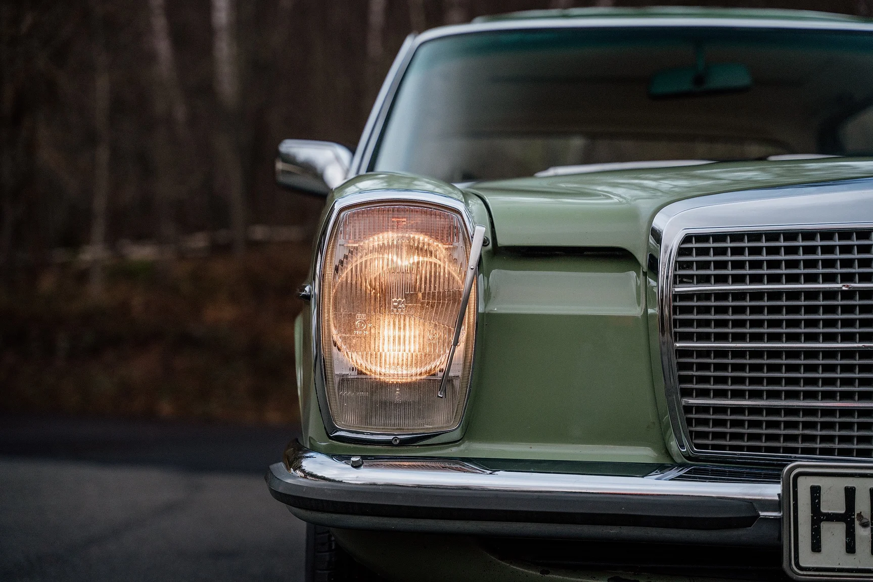 Exterior image of 1975 Mercedes-Benz 240 D 3.0 (15)