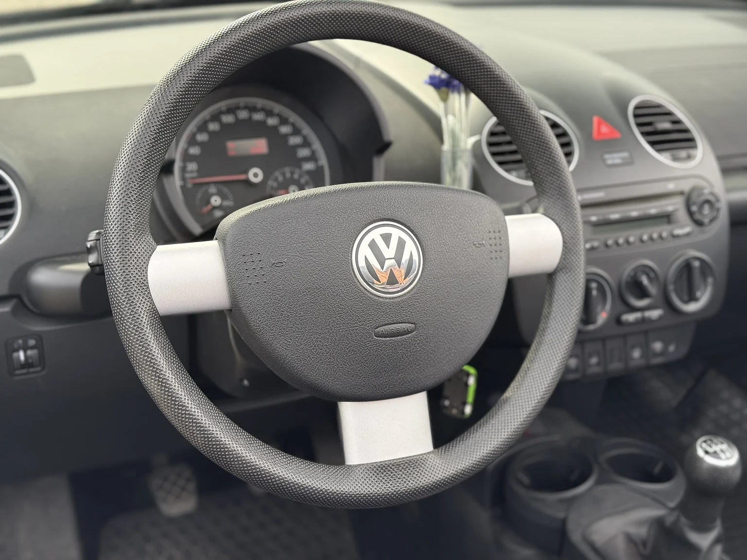 Interior image of 2007 VW Beetle 1600 Cabriolet  (2)