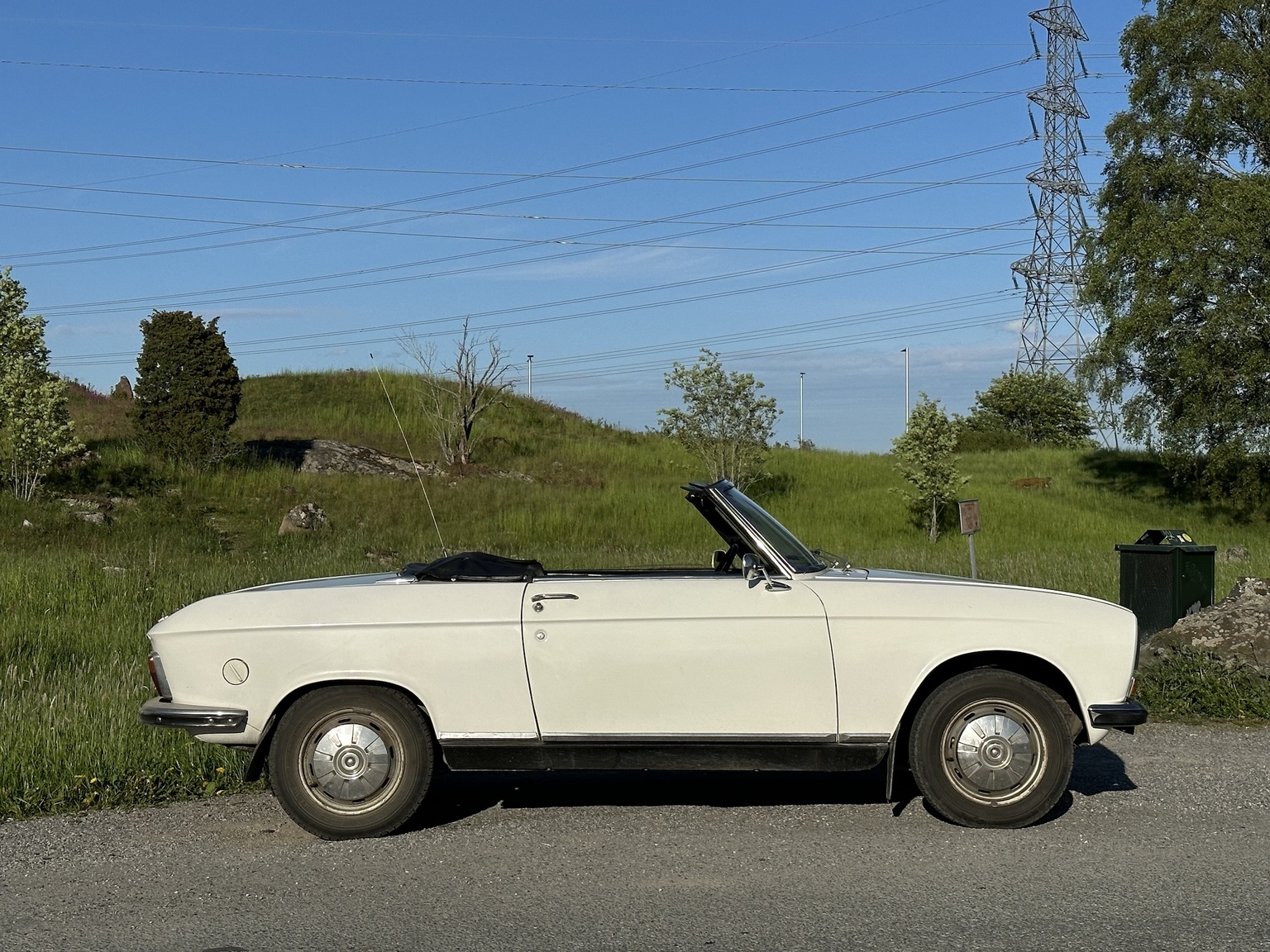 Exteriörbild på 1970 Peugeot 304 Cabriolet