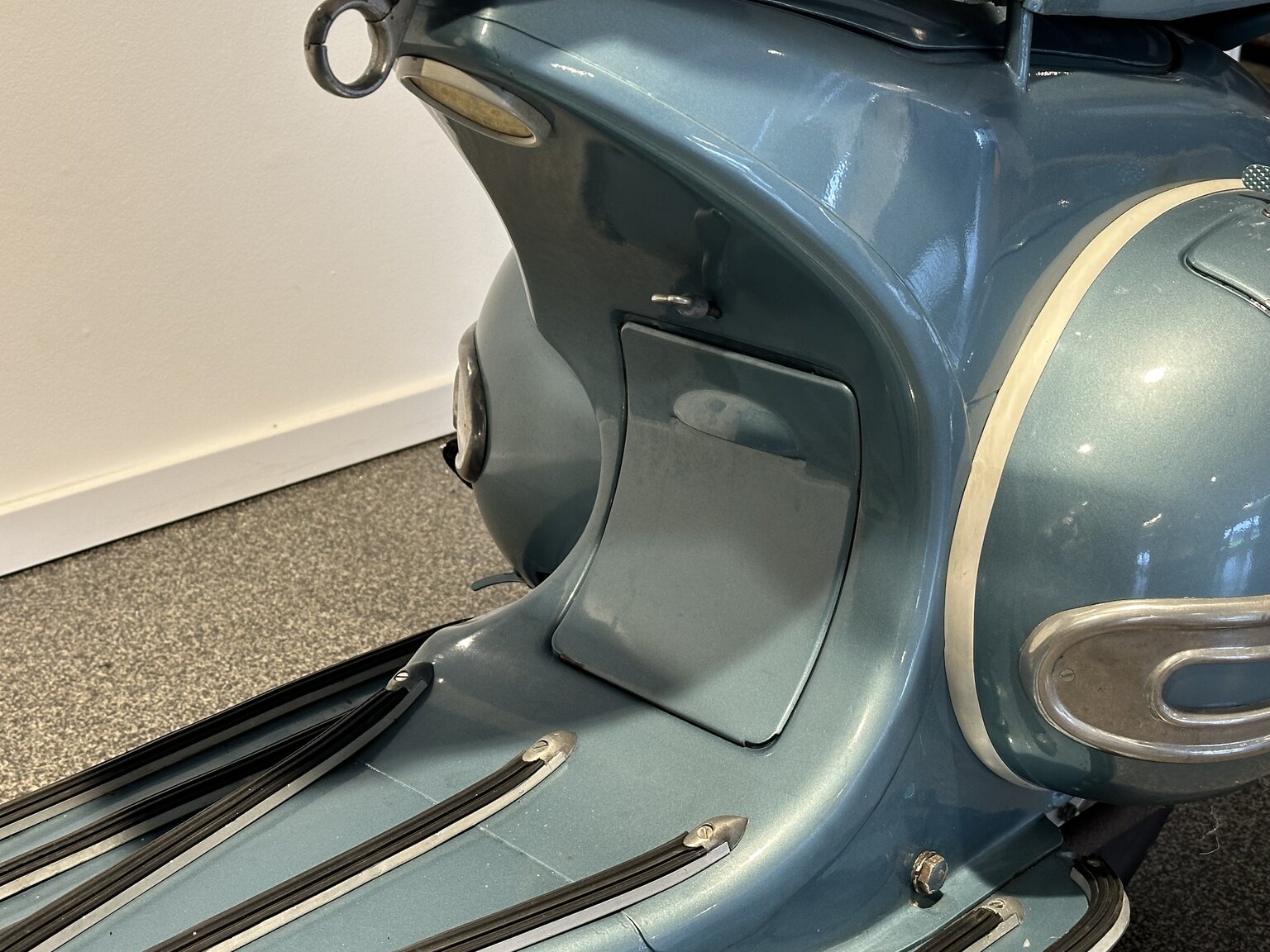 Exteriörbild på 1959 Vespa Piaggio 150cc Widebody