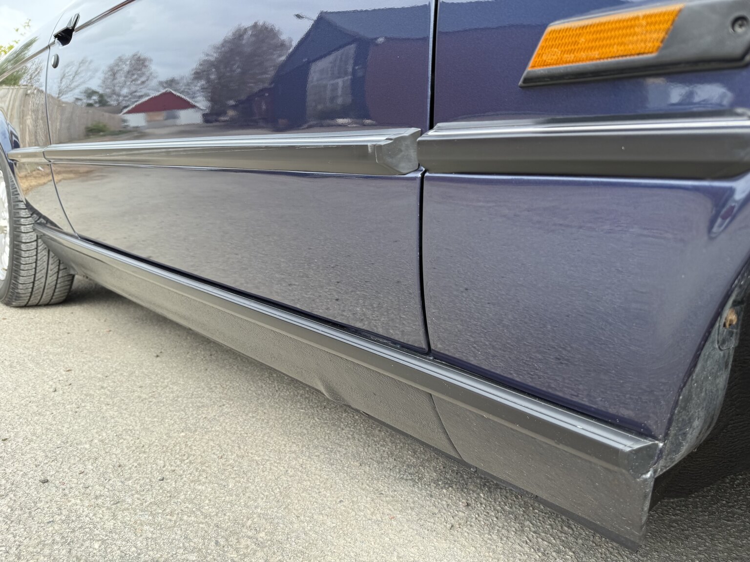 Exterior image of 1987 BMW 325i Convertible