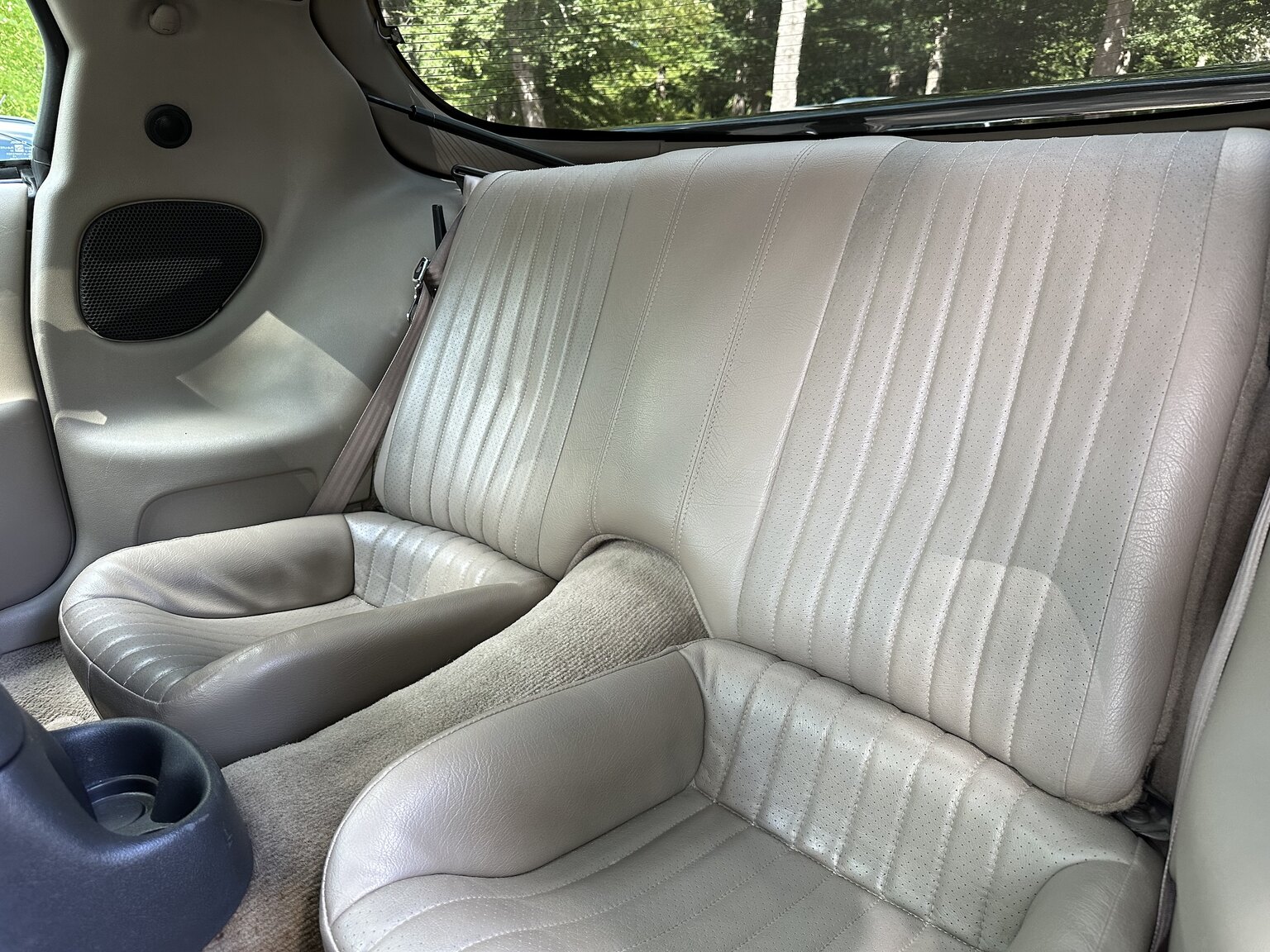 Interior image of 2000 Pontiac TransAm Firebird (9)