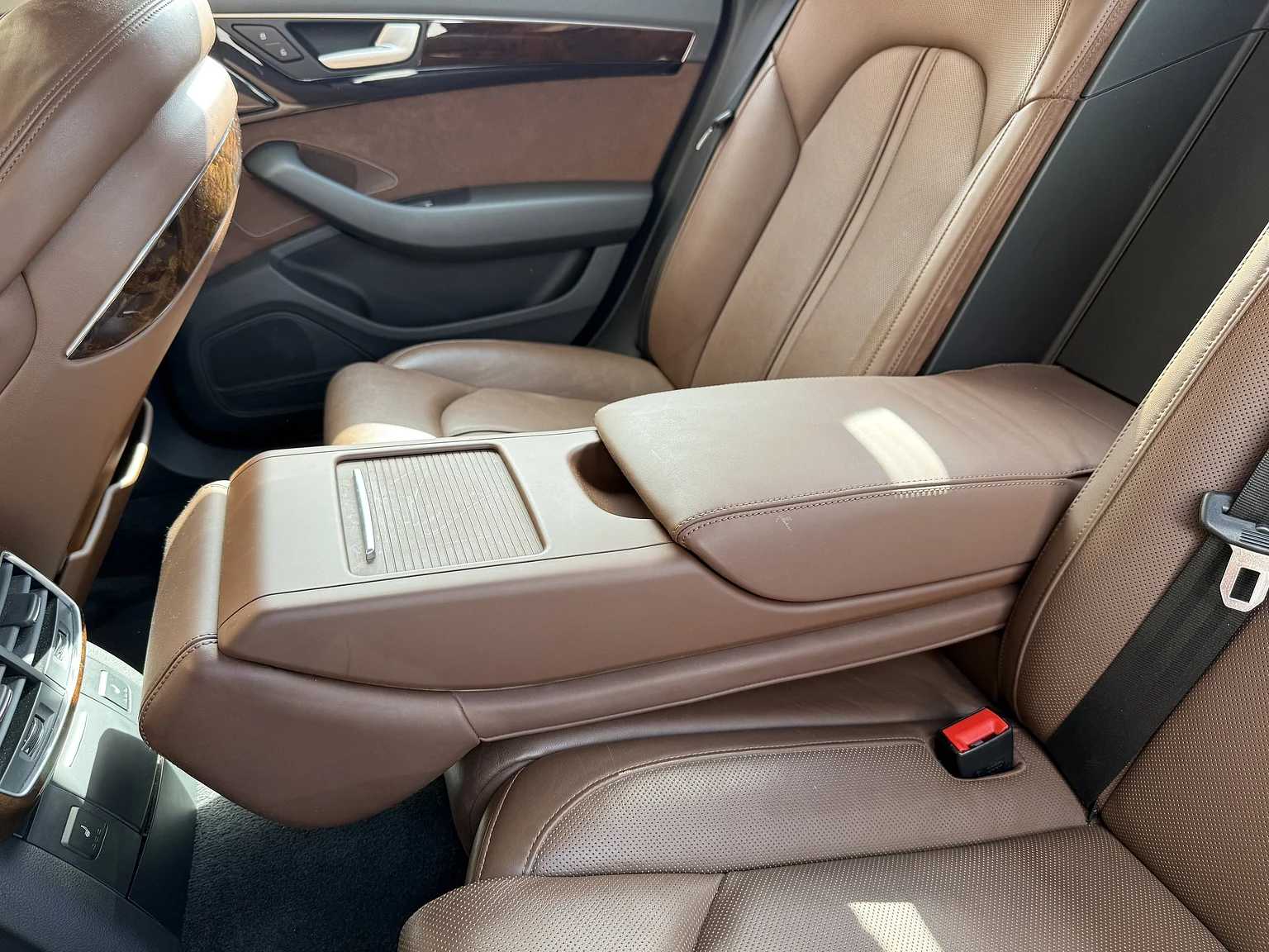 Innenraumfoto von 2014 Audi A8 4.0 TFSI (71)