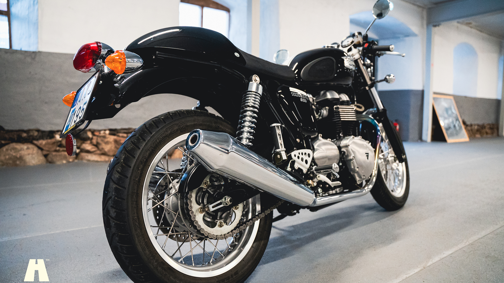 Exterior image of 2007 Triumph Thruxton 900 (3)