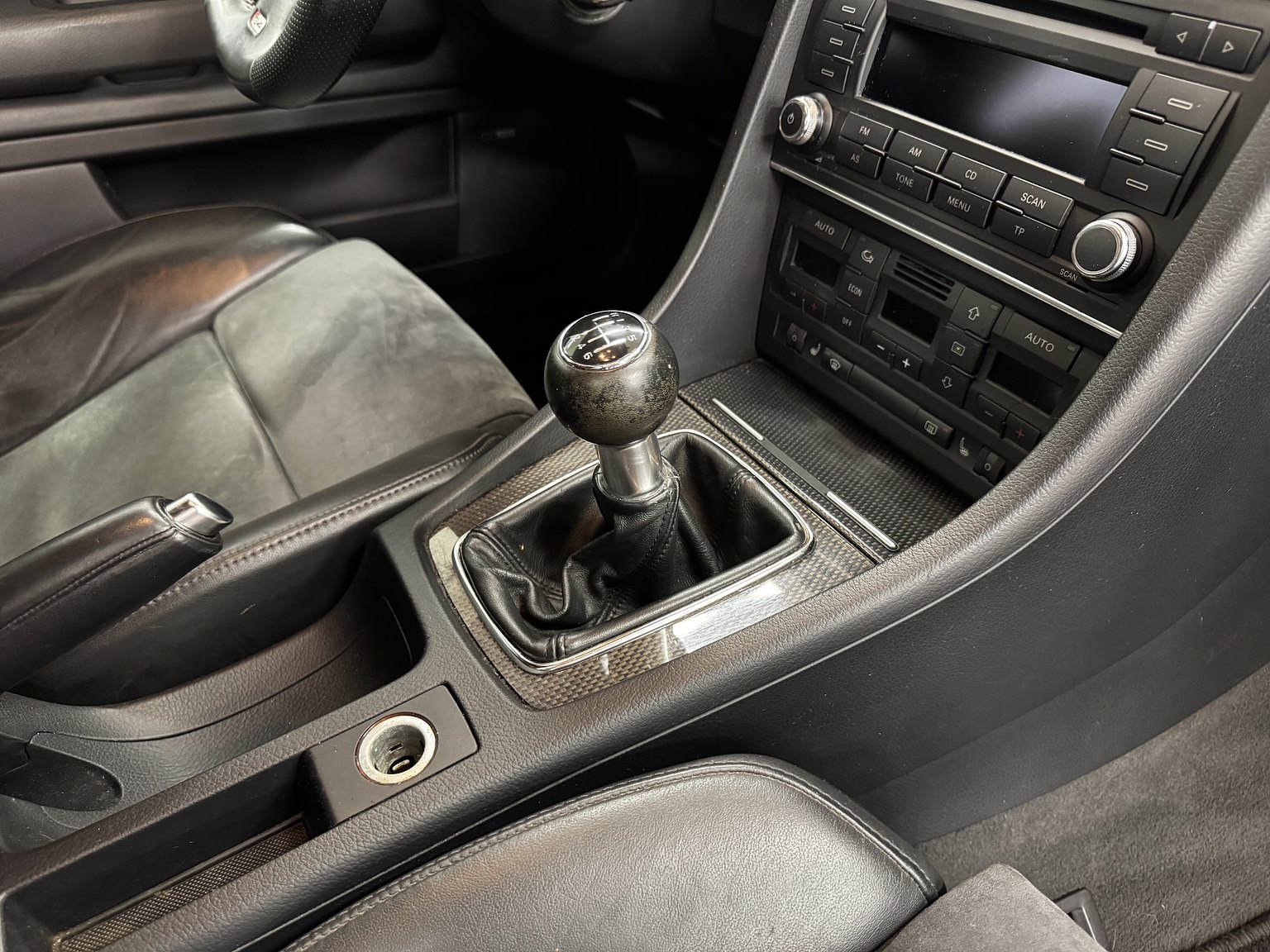 Interior image of 2007 Audi  S4 quattro 4.2 V8 manuell