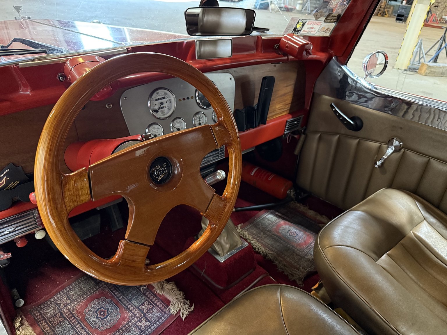 Interiörbild 1965 Duesenberg Roadster/StreetRod Replika 