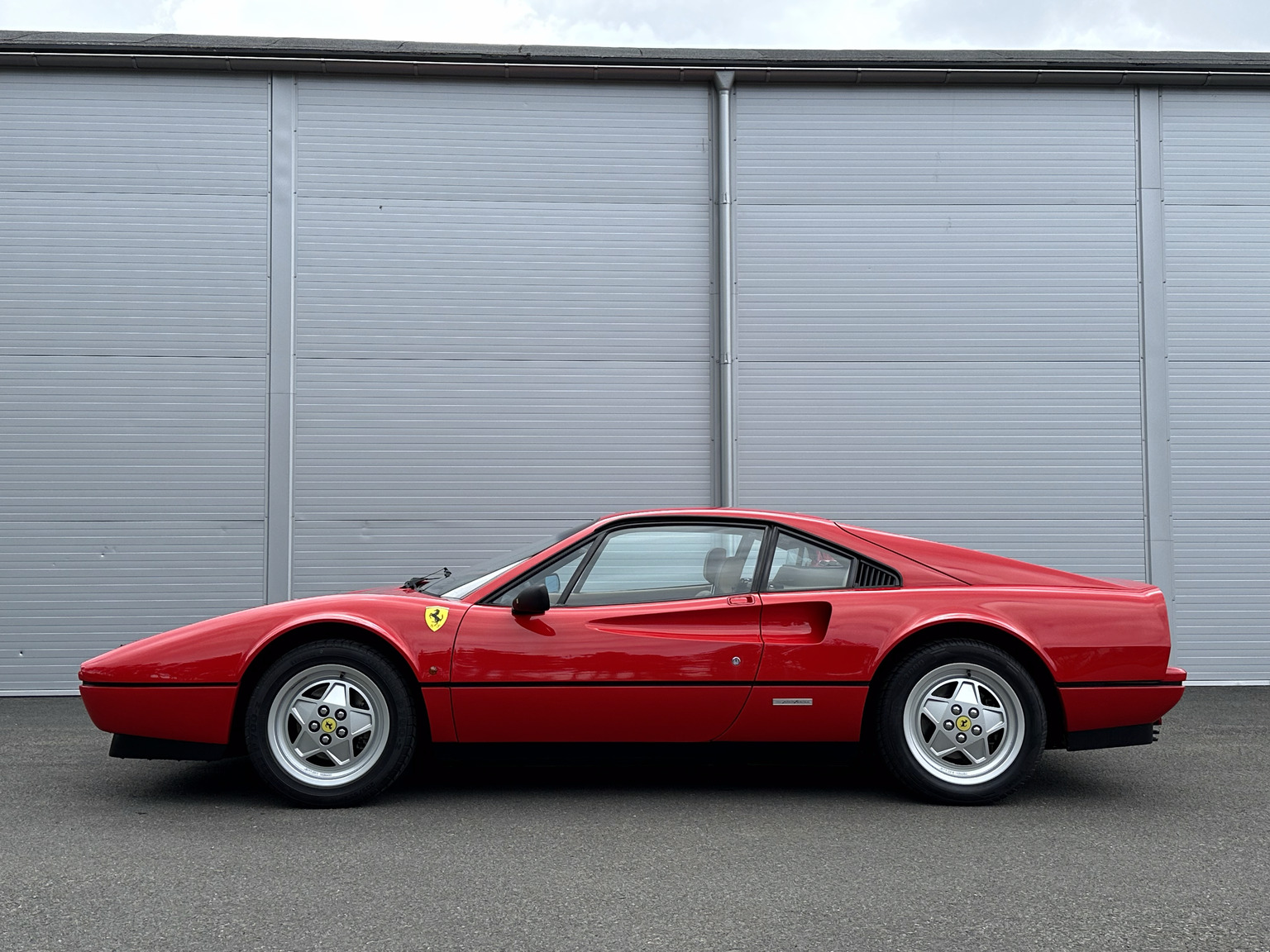 Exteriörbild på 1988 Ferrari 328 GTB