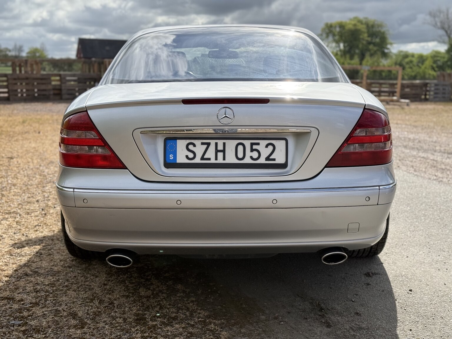 Exterior image of 2000 Mercedes-Benz CL 500