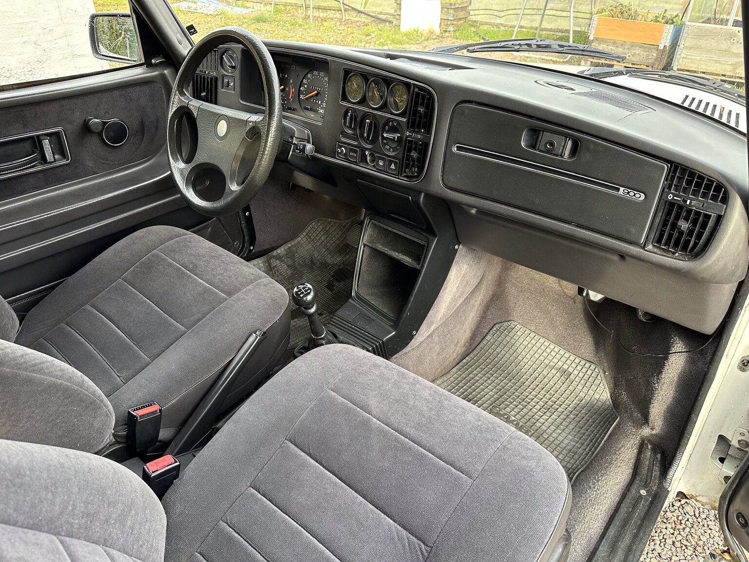 Interior image of 1991 Saab 900 Turbo
