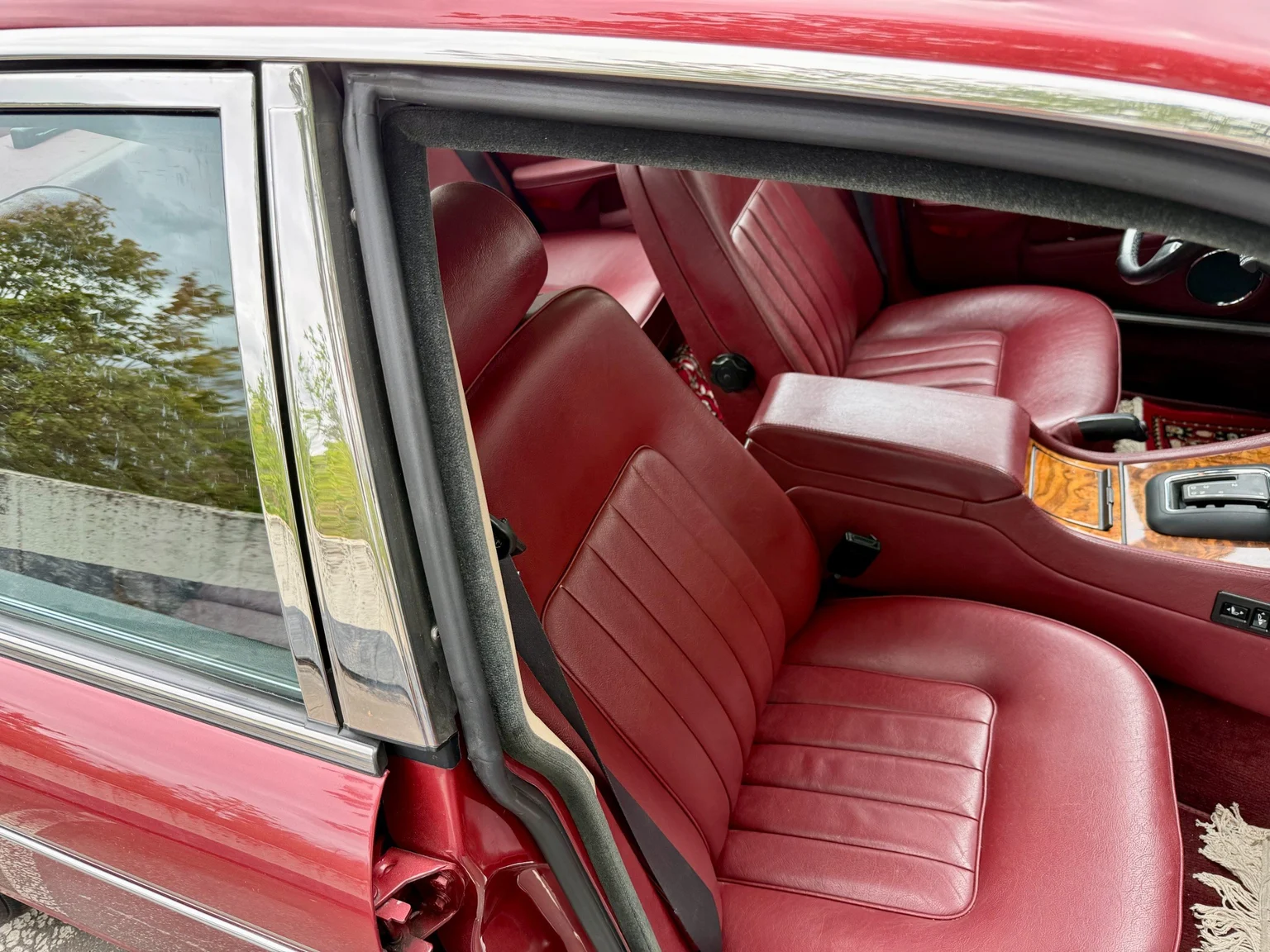 Interior image of 1988 Daimler Six (49)