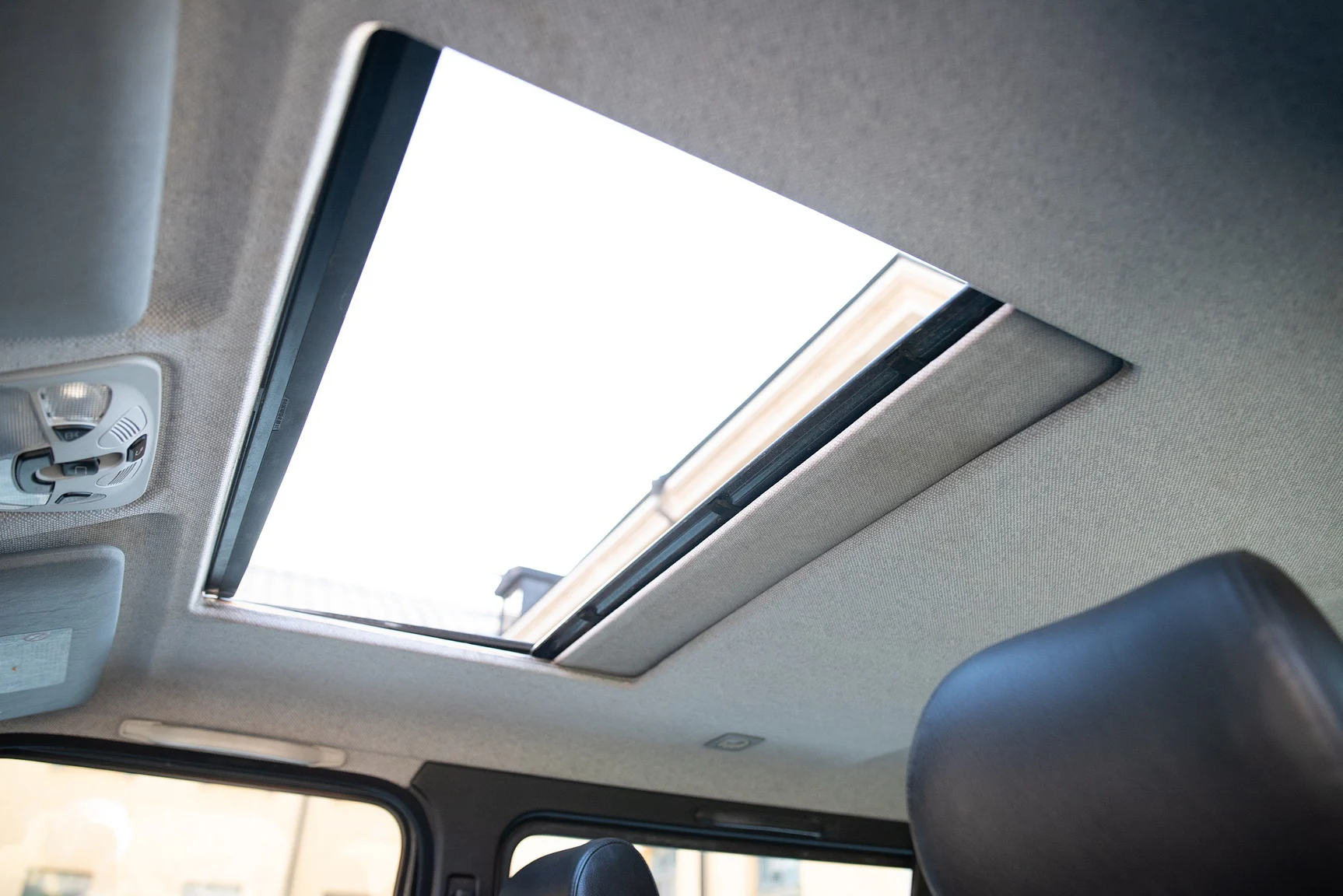Interior image of 2002 Mercedes-Benz G400  (37)