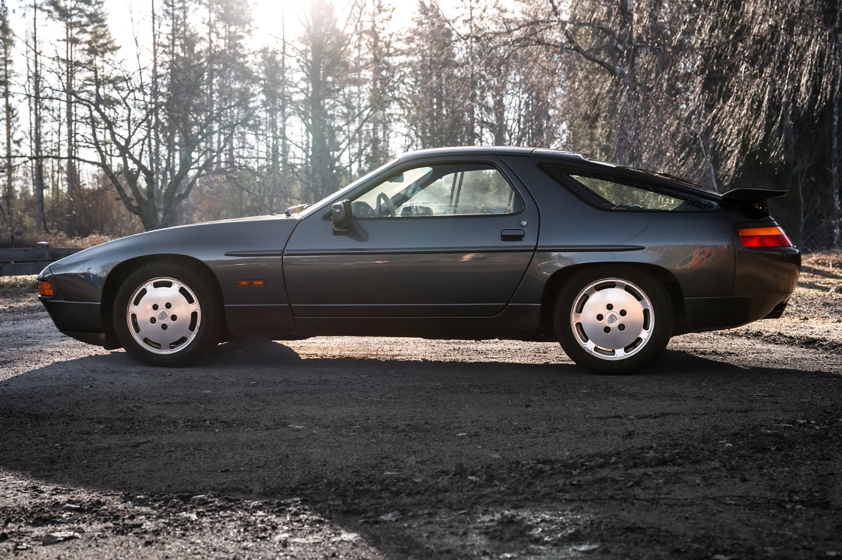 Exterior image of 1988 Porsche 928 S4 (12)