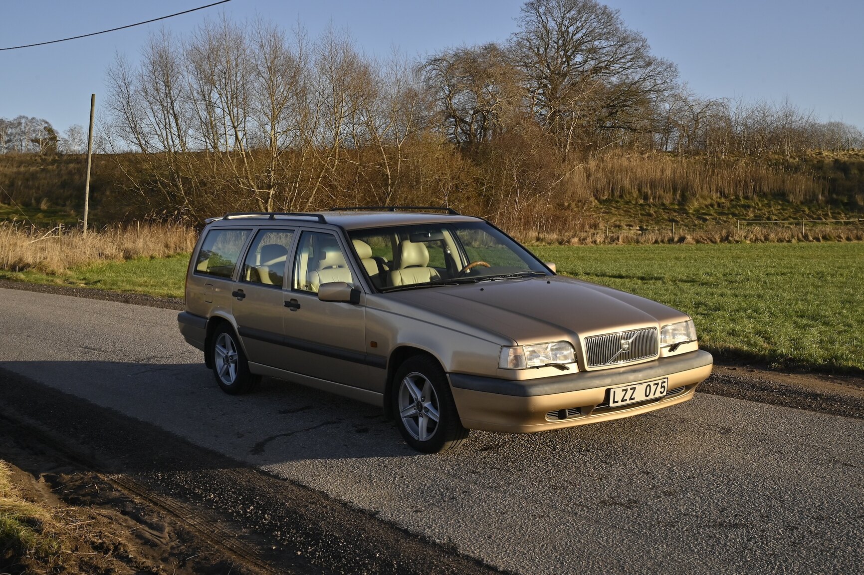 Exterior image of 1996 Volvo 855GLT