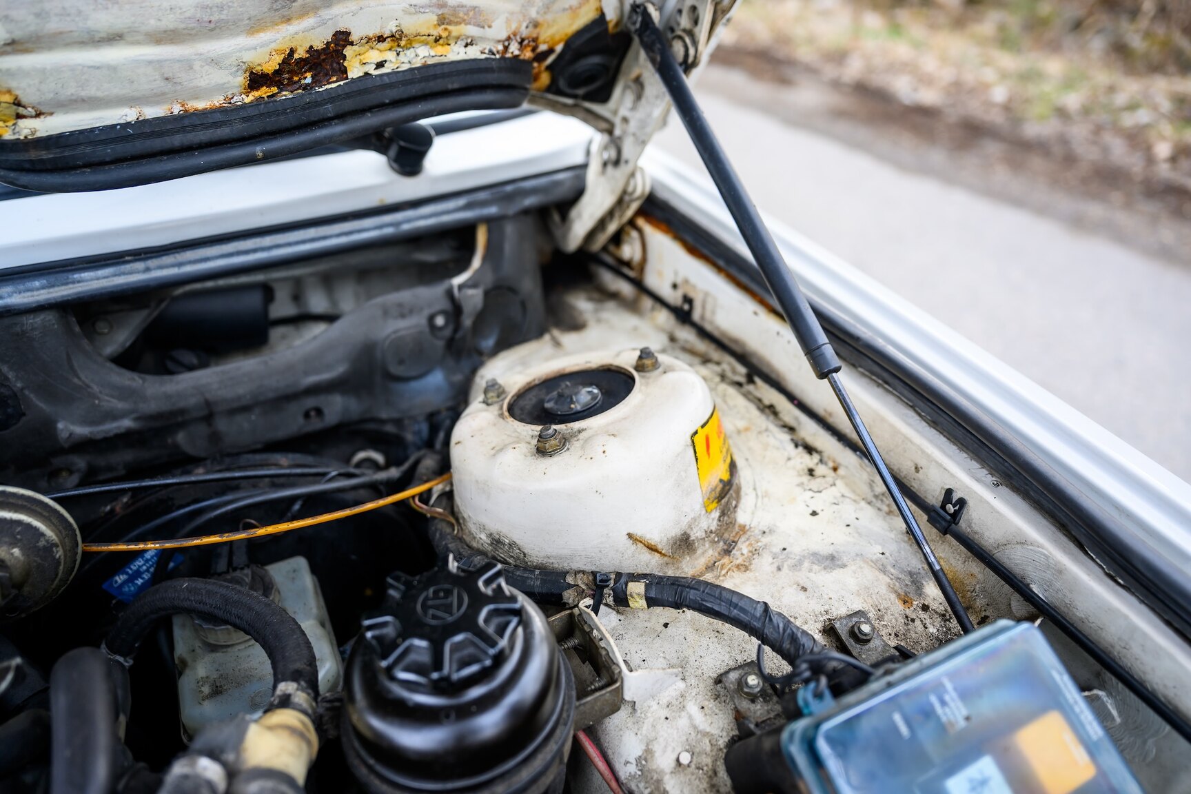 Image of 1986 BMW 520i mechanics