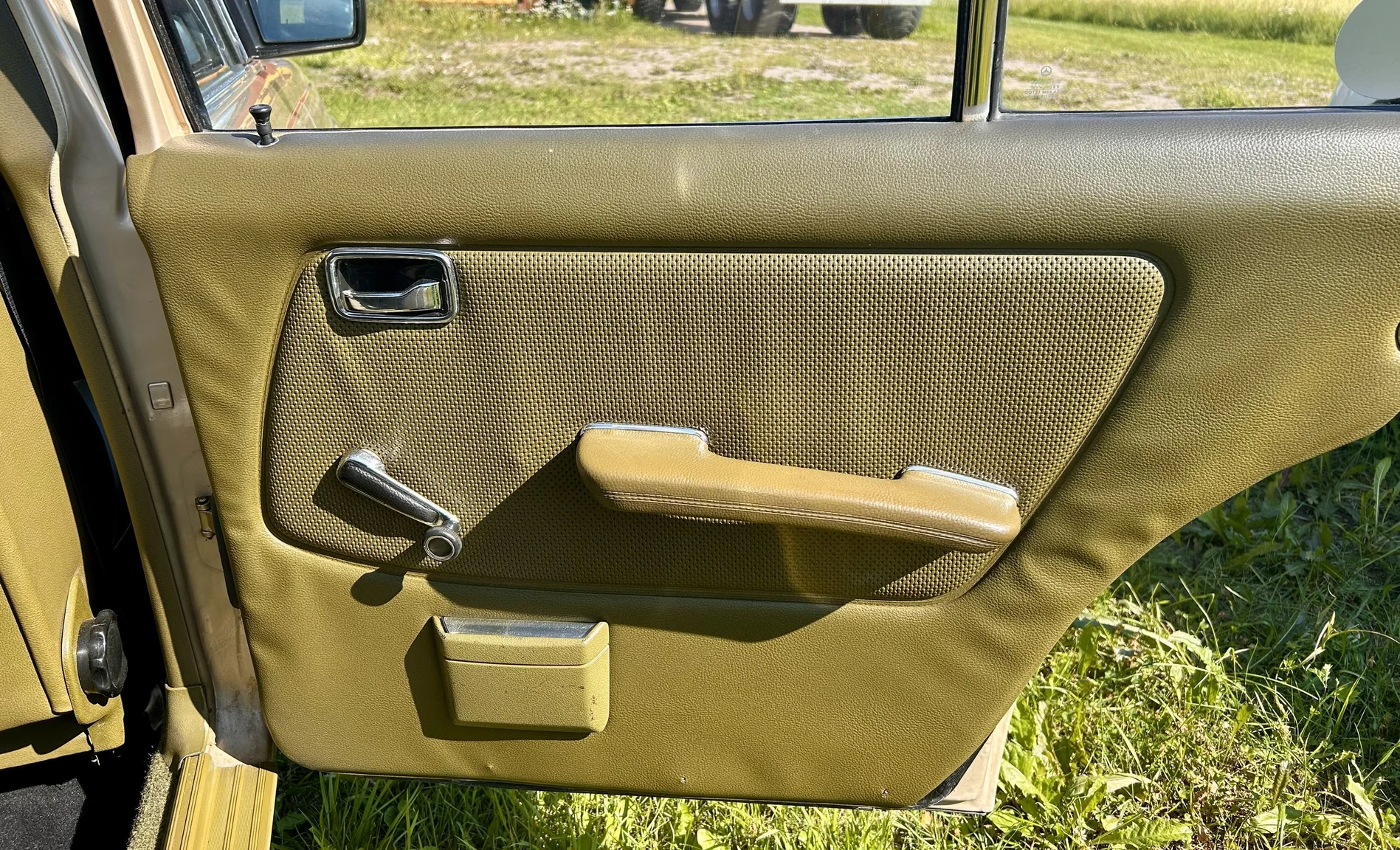 Innenraumfoto von 1976 Mercedes-Benz 300 D (18)
