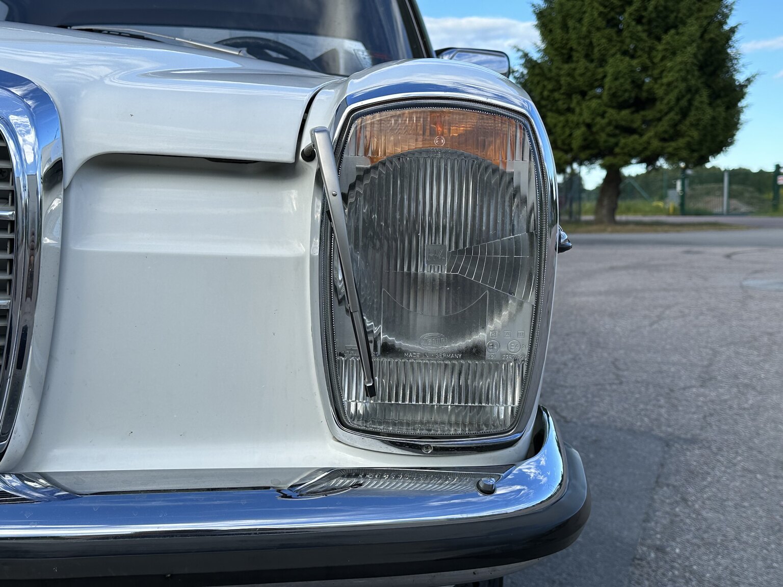 Aussenfoto 1975 Mercedes Benz 200 (19)