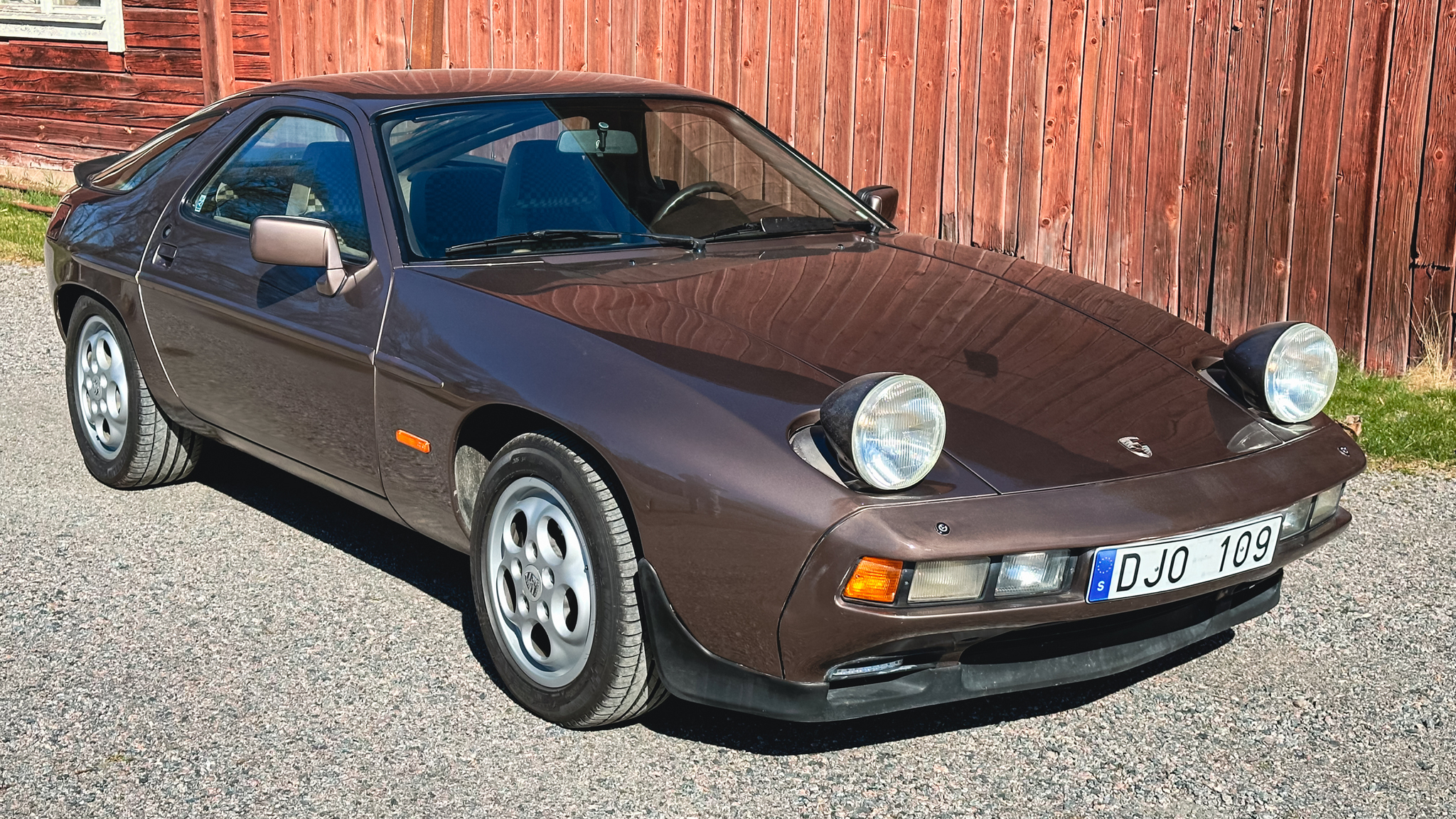 Exteriörbild på 1983 Porsche 928 S (13)