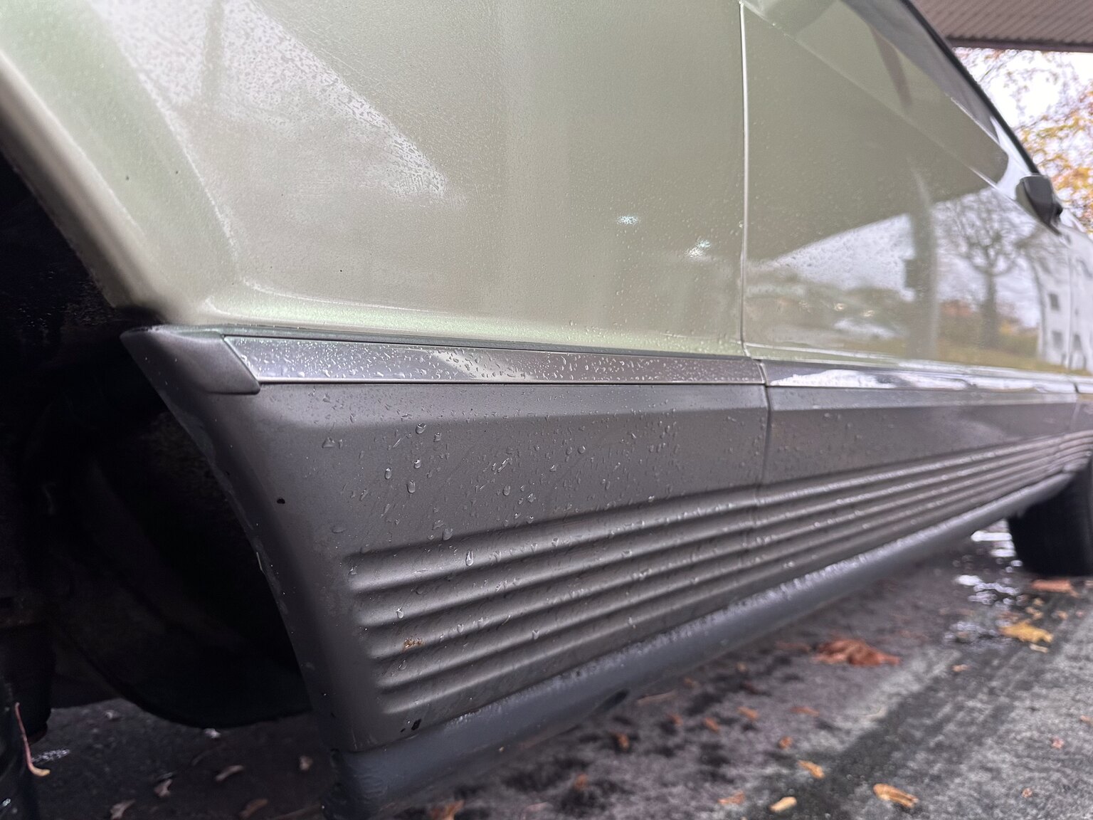 Exterior image of 1983 Mercedes-Benz 500 SEC