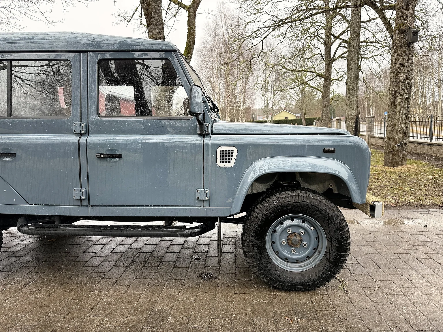 Exteriörbild på 2000 Land Rover Defender 110 C (17)