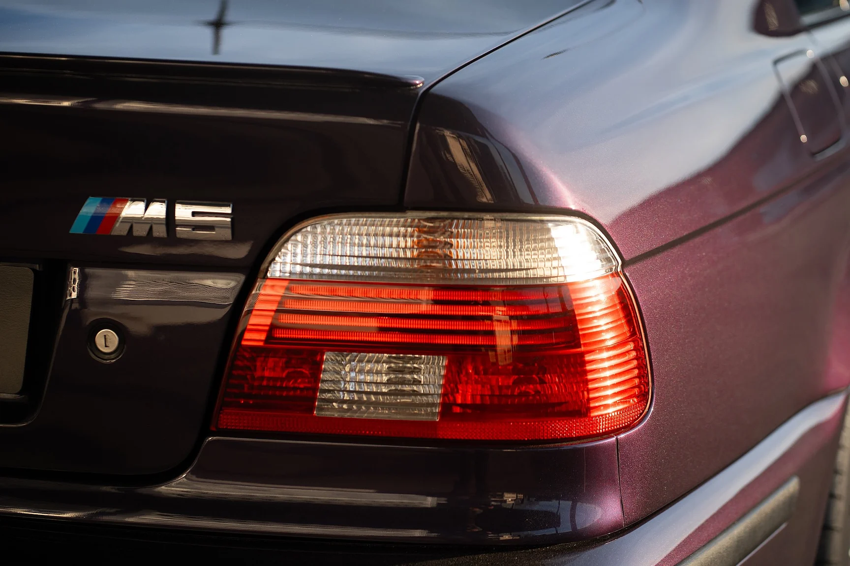 Exteriörbild på 2002 BMW M5 E39 (16)