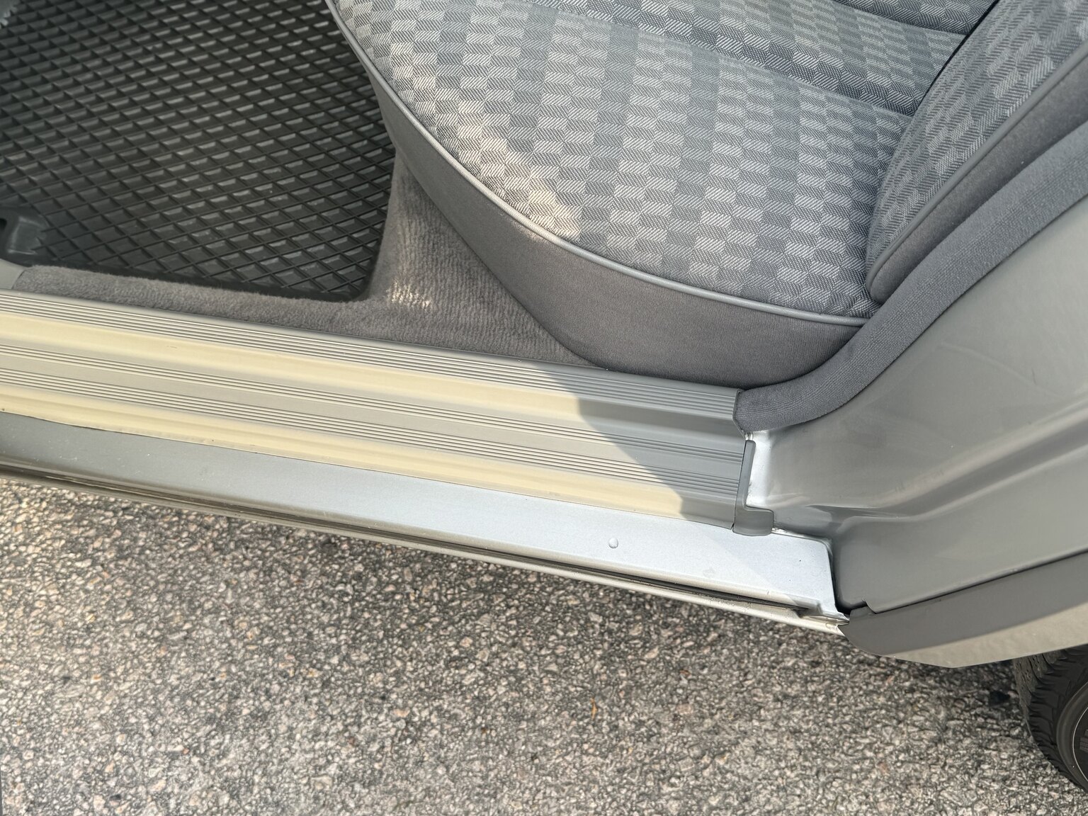 Interior image of 1992 Mercedes-Benz 190 D