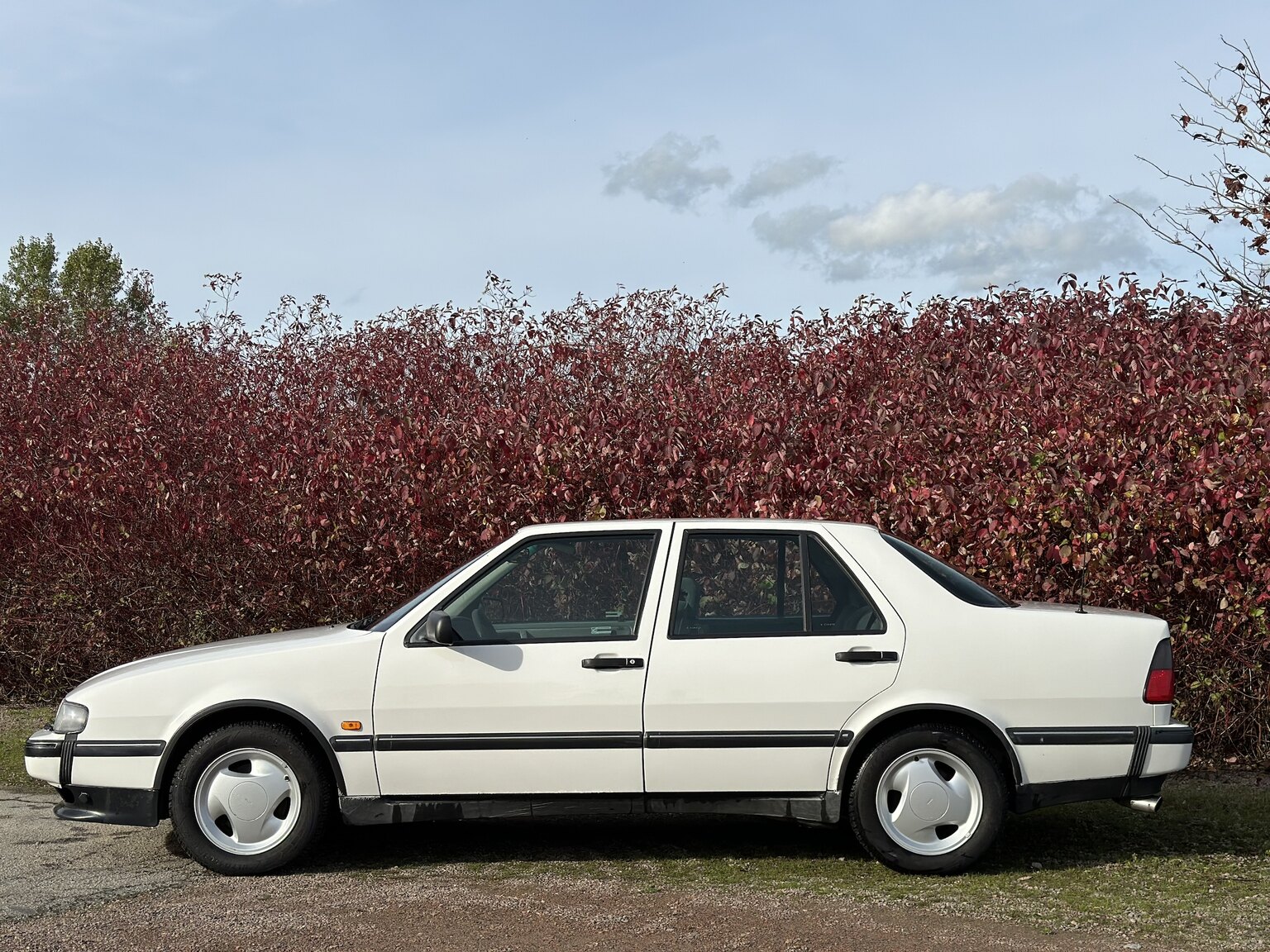 Exterior image of 1996 SAAB 9000