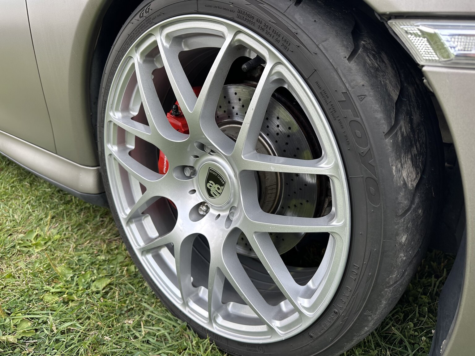 Exterior image of 2002 Porsche 996 Turbo (13)