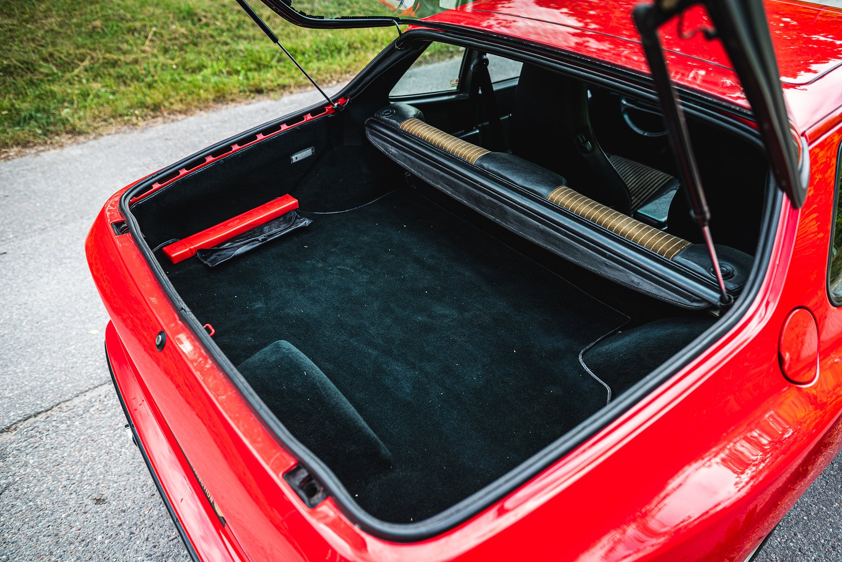 Interior image of 1988 Porsche 944