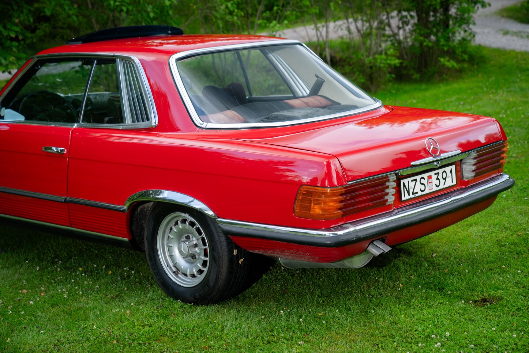 Exterior image of 1975 Mercedes-Benz 350 SLC