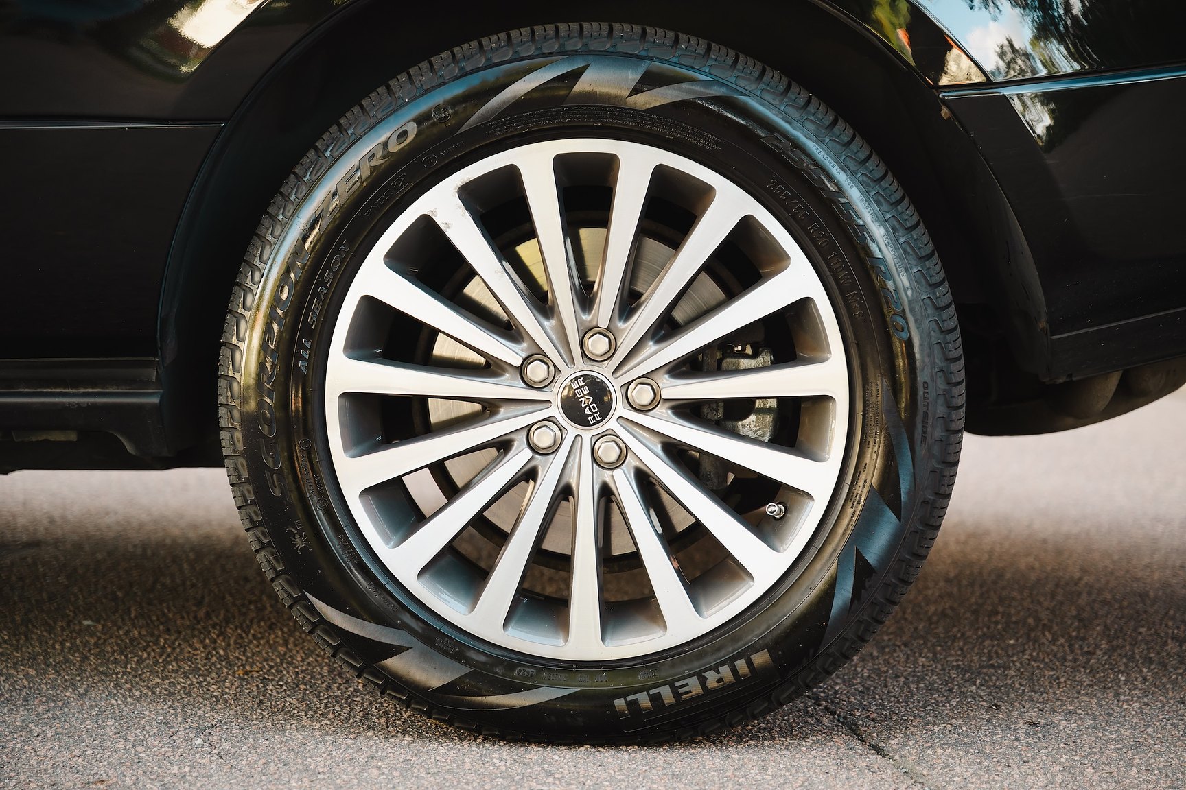 Exterior image of 2012 Range Rover 4.4 TDV8 Westminster 