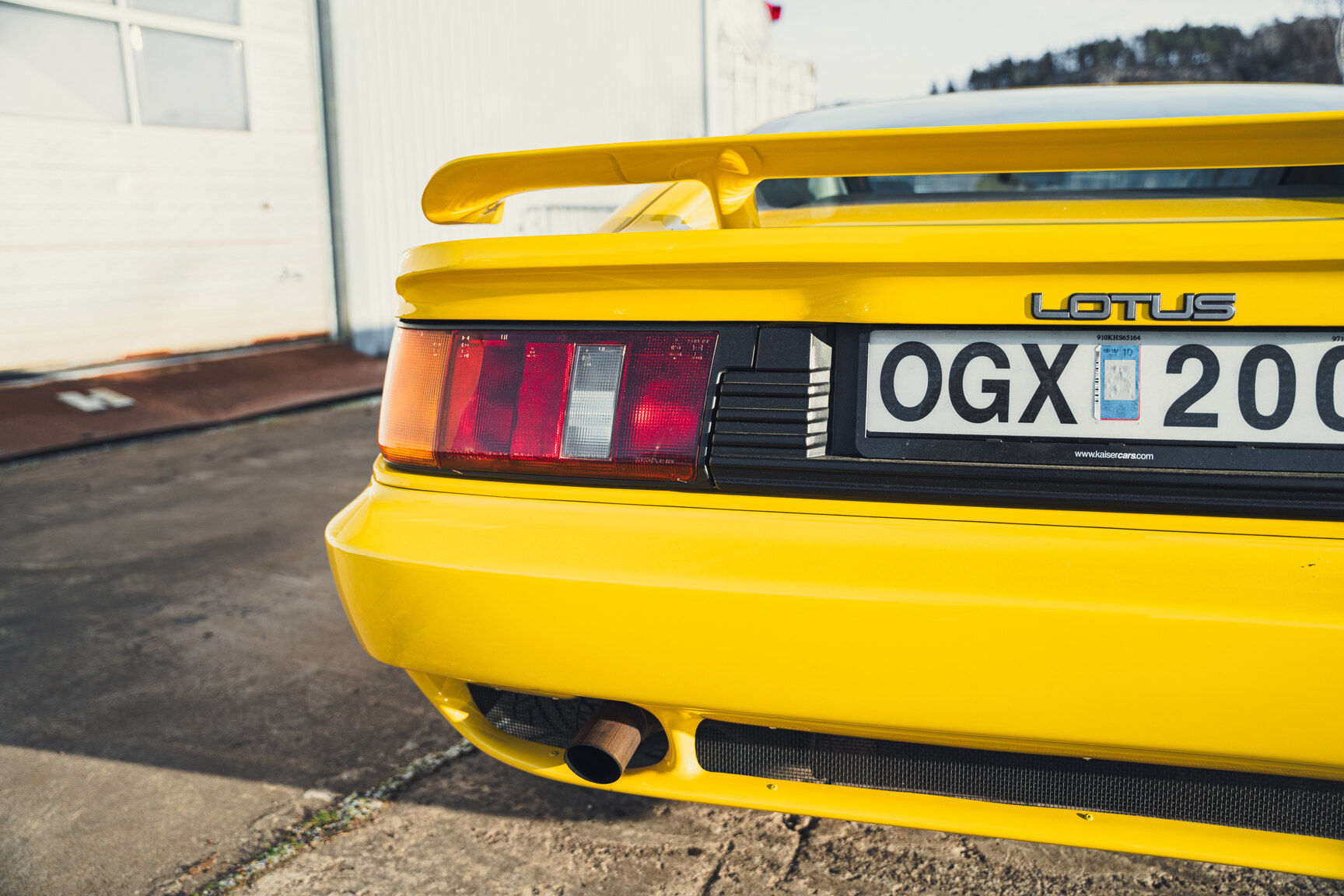 Exterior image of 1989 Lotus Esprit Turbo SE