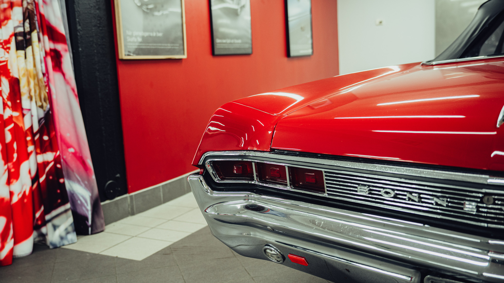 Exterior image of 1965 Pontiac Bonneville Cabriolet 6.4 V8