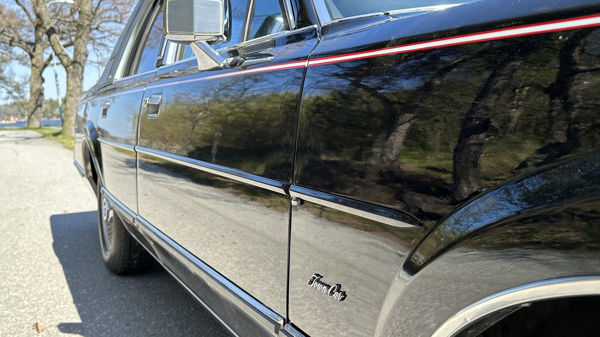 Exterior image of 1988 Lincoln Town Car