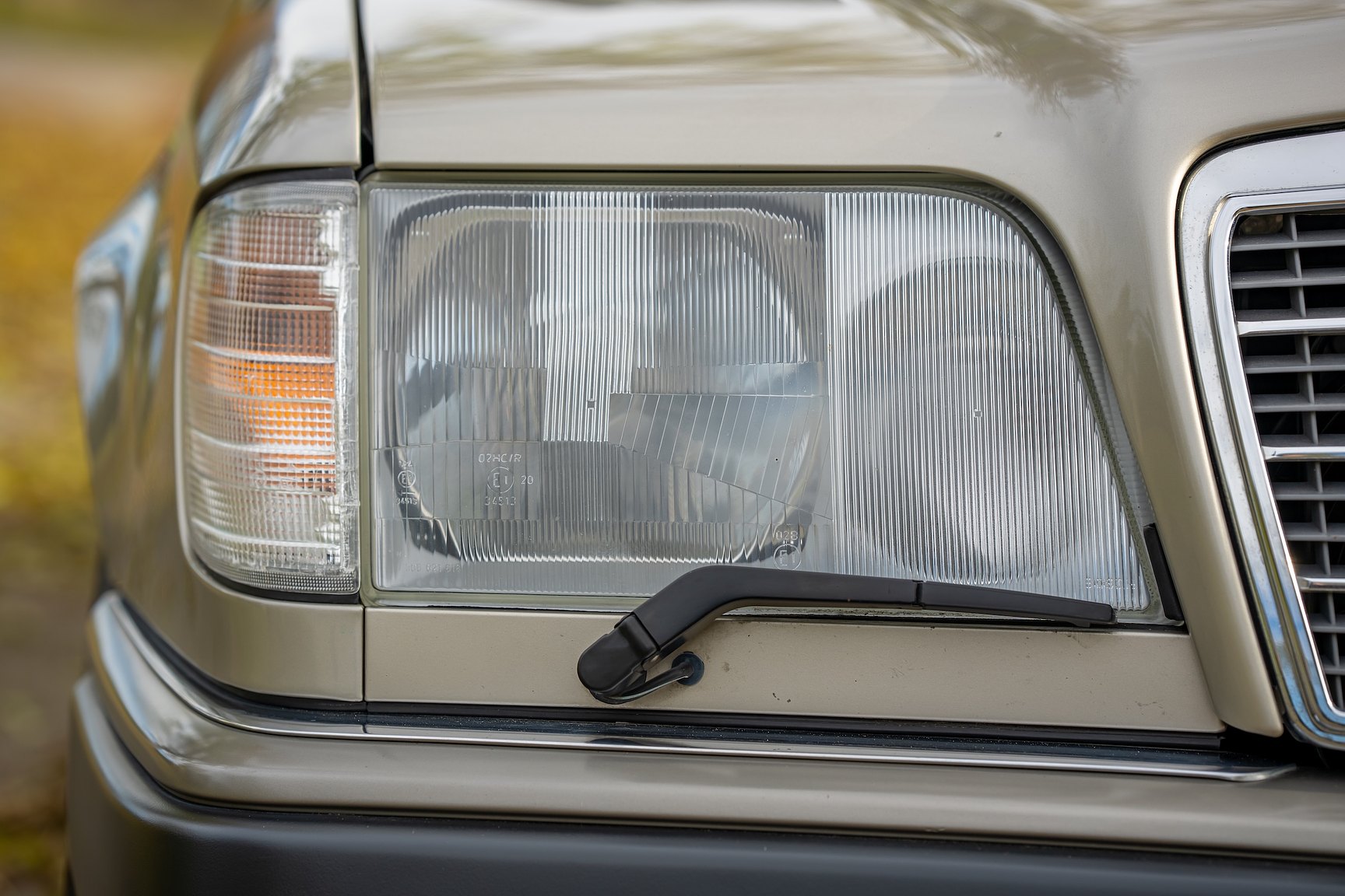 Exteriörbild på 1992 Mercedes-Benz 300 CE-24
