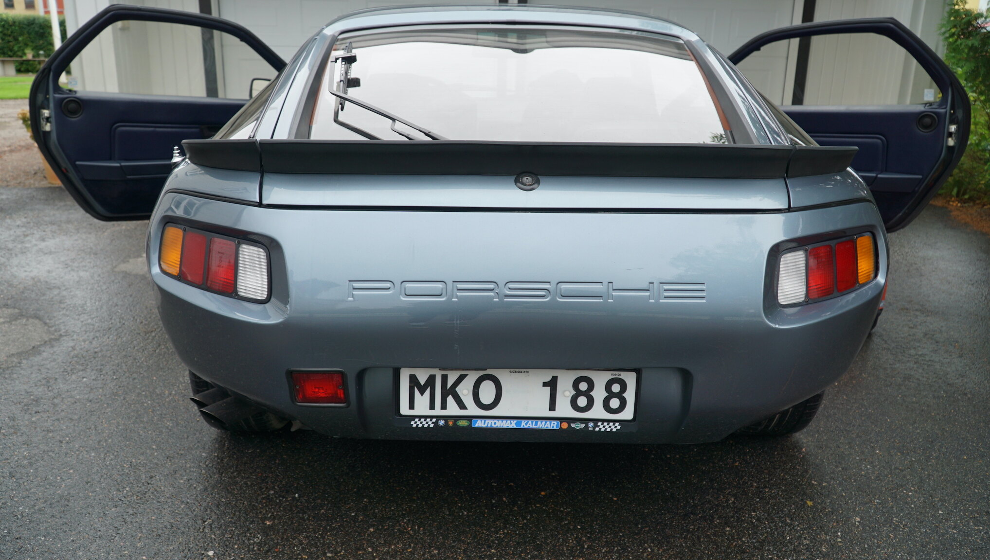 Exterior image of 1983 Porsche 928S (16)