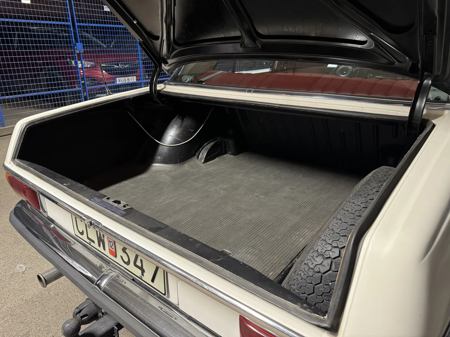 Interiörbild 1972 Mercedes-Benz 200 (64)
